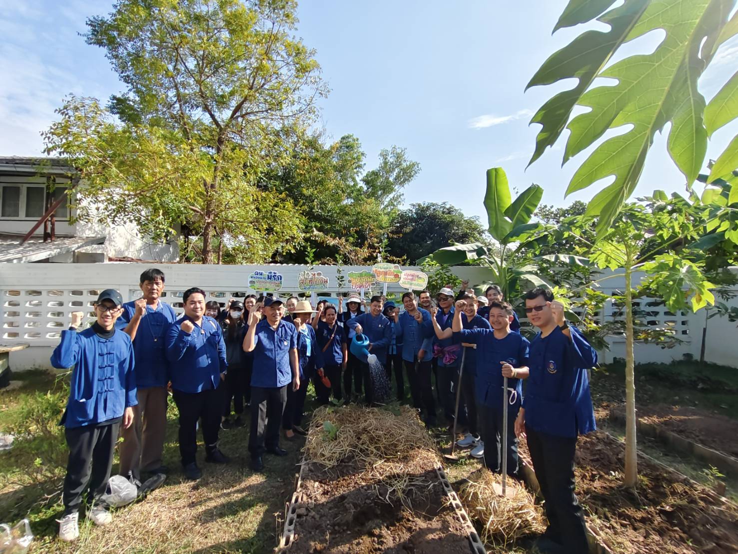 ผู้นำต้องทำก่อน ผู้ว่าฯ หนองคาย ขับเคลื่อนการน้อมนำแนวพระราชดำริของสมเด็จพระกนิษฐาธิราชเจ้า กรมสมเด็จพระเทพรัตนราชสุดาฯ สยามบรมราชกุมารี ปลูกผักสวนครัว เพื่อสร้างความมั่นคงทางอาหาร ประจำปีงบประมาณ พ.ศ. 2567