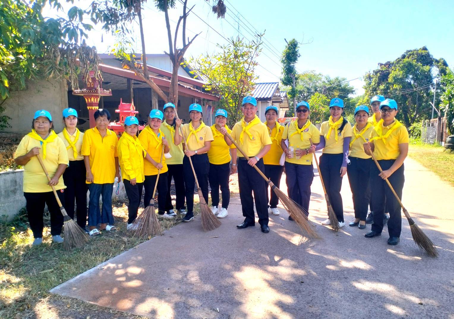 พช.หนองคาย ร่วมกิจกรรมจิตอาสาพัฒนา เนื่องในวันคล้ายวันพระบรมราชสมภพพระบาทสมเด็จพระบรมชนกาธิเบศร มหาภูมิพลอดุลยเดชมหาราช บรมนาถบพิตร วันชาติ วันพ่อแห่งชาติ และวันดินโลก 5 ธันวาคม 2566