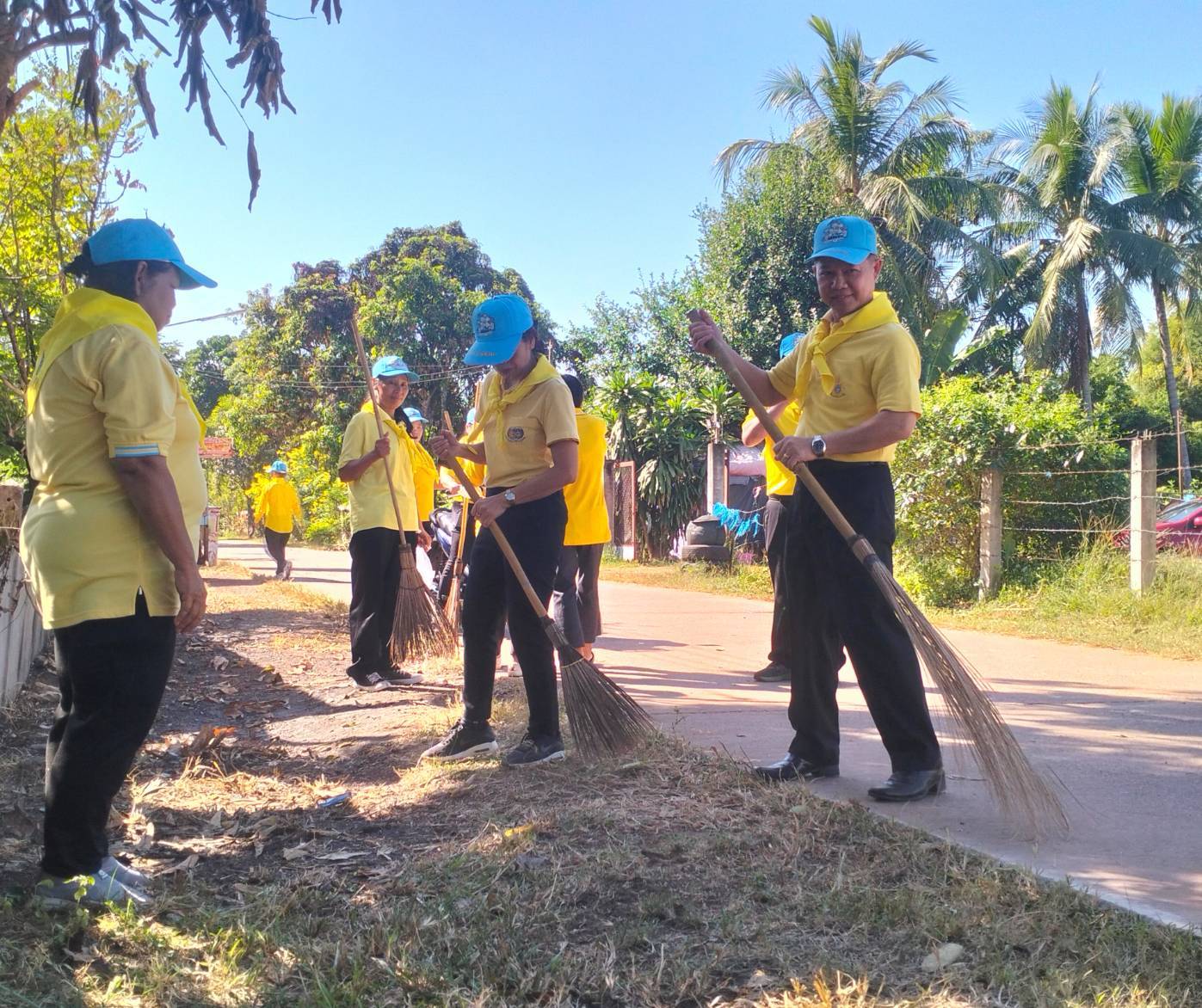 พช.หนองคาย ร่วมกิจกรรมจิตอาสาพัฒนา เนื่องในวันคล้ายวันพระบรมราชสมภพพระบาทสมเด็จพระบรมชนกาธิเบศร มหาภูมิพลอดุลยเดชมหาราช บรมนาถบพิตร วันชาติ วันพ่อแห่งชาติ และวันดินโลก 5 ธันวาคม 2566