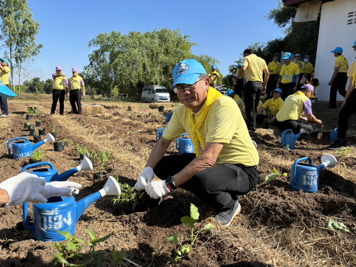 พช.หนองคาย ร่วมกิจกรรมจิตอาสาพัฒนา เนื่องในวันคล้ายวันพระบรมราชสมภพพระบาทสมเด็จพระบรมชนกาธิเบศร มหาภูมิพลอดุลยเดชมหาราช บรมนาถบพิตร วันชาติ วันพ่อแห่งชาติ และวันดินโลก 5 ธันวาคม 2566