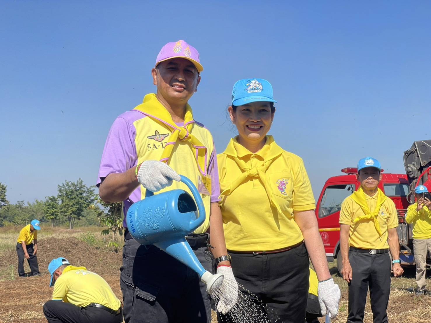 พช.หนองคาย ร่วมกิจกรรมจิตอาสาพัฒนา เนื่องในวันคล้ายวันพระบรมราชสมภพพระบาทสมเด็จพระบรมชนกาธิเบศร มหาภูมิพลอดุลยเดชมหาราช บรมนาถบพิตร วันชาติ วันพ่อแห่งชาติ และวันดินโลก 5 ธันวาคม 2566