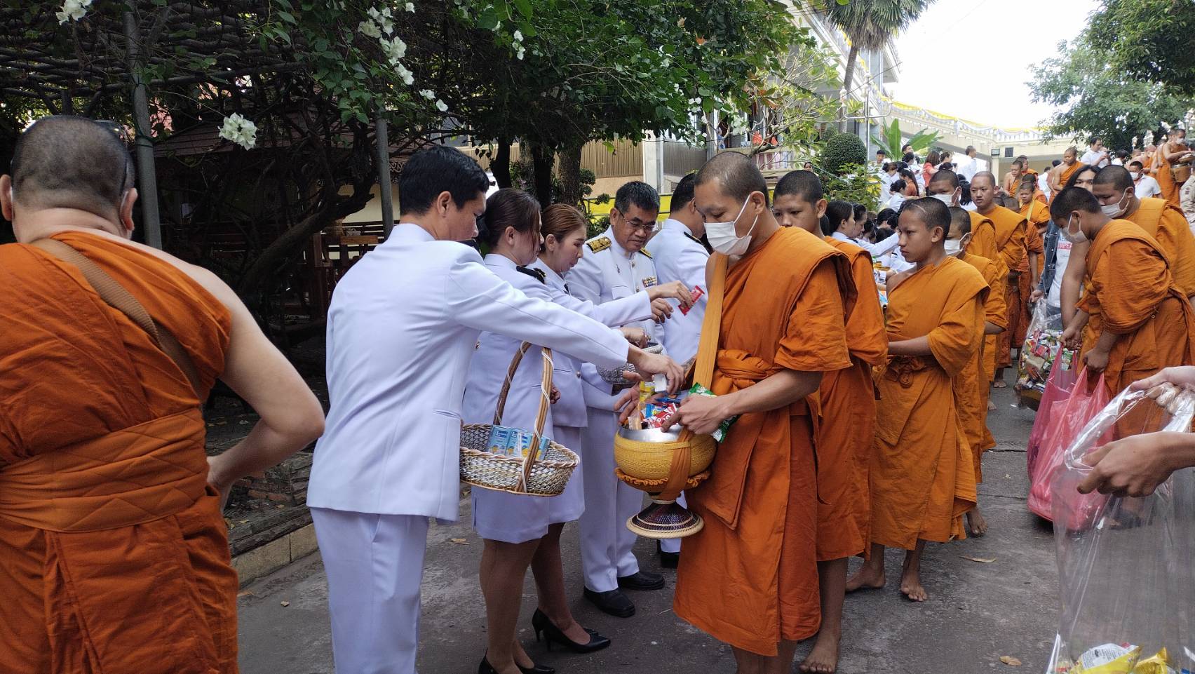 พช.หนองคาย ร่วมพิธีทำบุญตักบาตรเพื่อถวายเป็นพระกุศล และพิธีวางพานพุ่มดอกไม้ถวายราชสักการะ เนื่องในวันคล้ายวันประสูติ สมเด็จพระเจ้าลูกเธอ เจ้าฟ้าพัชรกิติยาภา นเรนทิราเทพยวดี กรมหลวงราชสาริณีสิริพัชร มหาวัชรราชธิดา