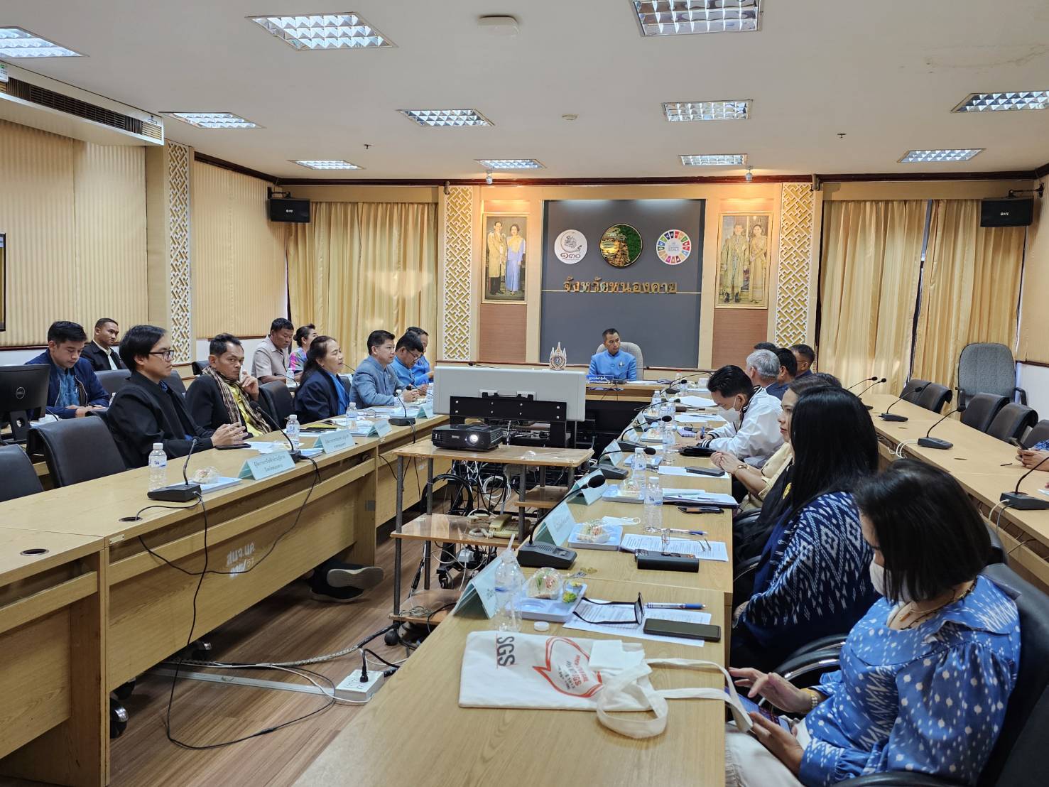 พช.หนองคาย ร่วมการประชุมขับเคลื่อนและติดตามนโยบายของรัฐบาลและภารกิจสำคัญของปลัดกระทรวงมหาดไทย ประจำปีงบประมาณ พ.ศ.2567 (เดือน ธันวาคม 2566) ผ่านระบบวีดิทัศน์ทางไกล (VCS)