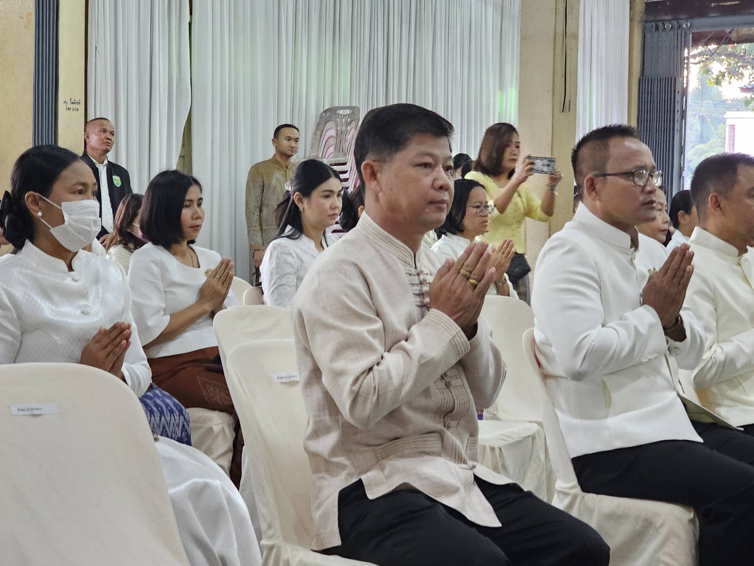 พช หนองคาย ร่วมกิจกรรม “นุ่งผ้าไทย ใส่บาตรริมโขง” เนื่องในโอกาสฉลองพระชนมายุ 8 รอบ สมเด็จพระอริยวงศาคตญาณ สมเด็จพระสังฆราช สกลมหาสังฆปริณายก