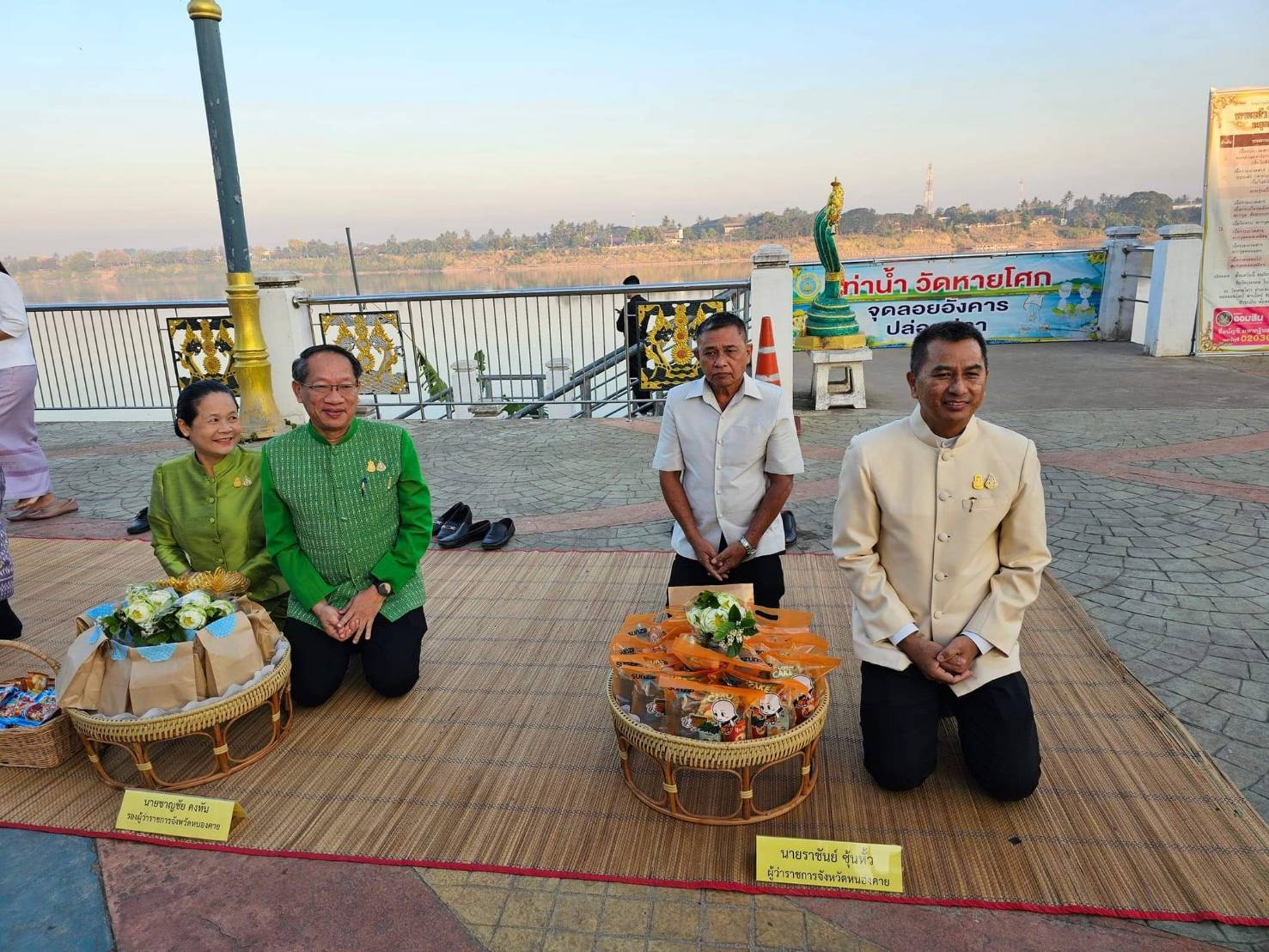 พช หนองคาย ร่วมกิจกรรม “นุ่งผ้าไทย ใส่บาตรริมโขง” เนื่องในโอกาสฉลองพระชนมายุ 8 รอบ สมเด็จพระอริยวงศาคตญาณ สมเด็จพระสังฆราช สกลมหาสังฆปริณายก