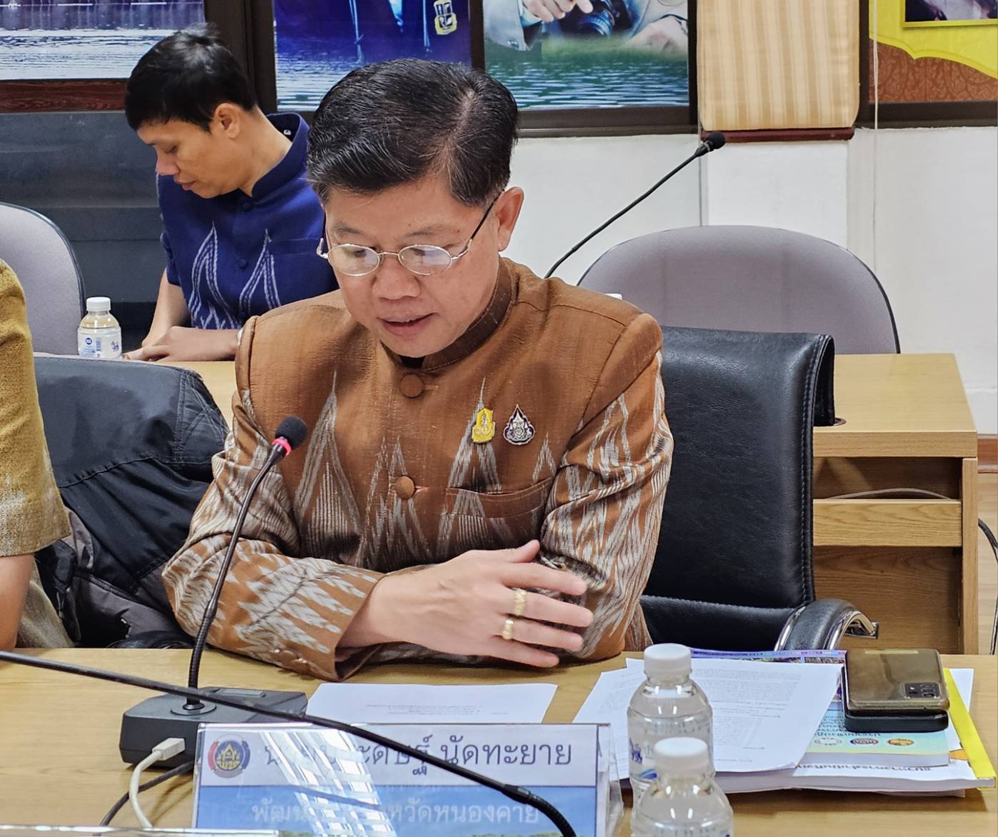 รองผู้ว่าฯ หนองคาย พร้อมด้วยผู้ตรวจราชการกรมฯ มอบนโยบายและแนวทางการขับเคลื่อนงานพัฒนาชุมชน จังหวัดหนองคาย ประจำปี 2567