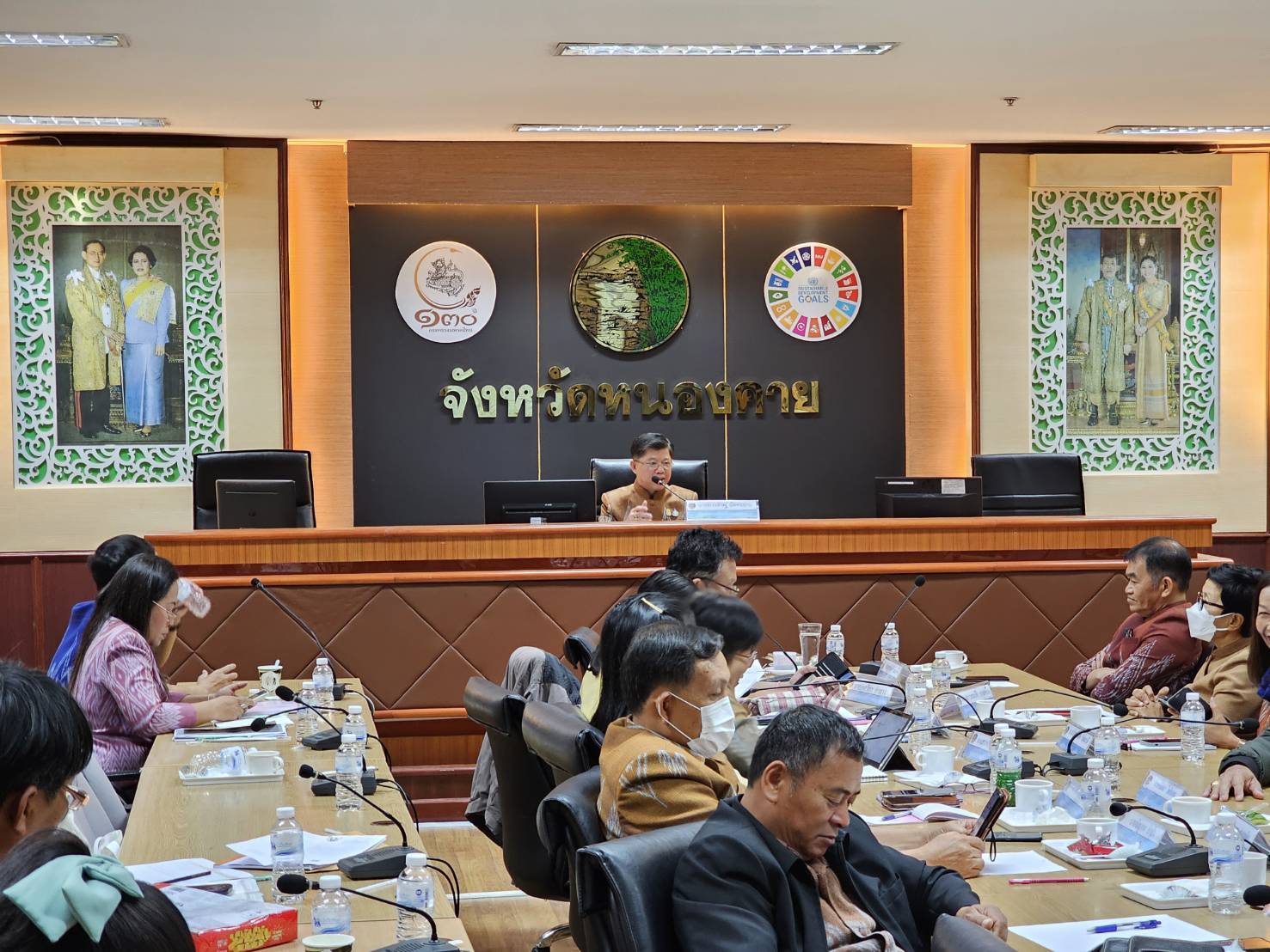 รองผู้ว่าฯ หนองคาย พร้อมด้วยผู้ตรวจราชการกรมฯ มอบนโยบายและแนวทางการขับเคลื่อนงานพัฒนาชุมชน จังหวัดหนองคาย ประจำปี 2567