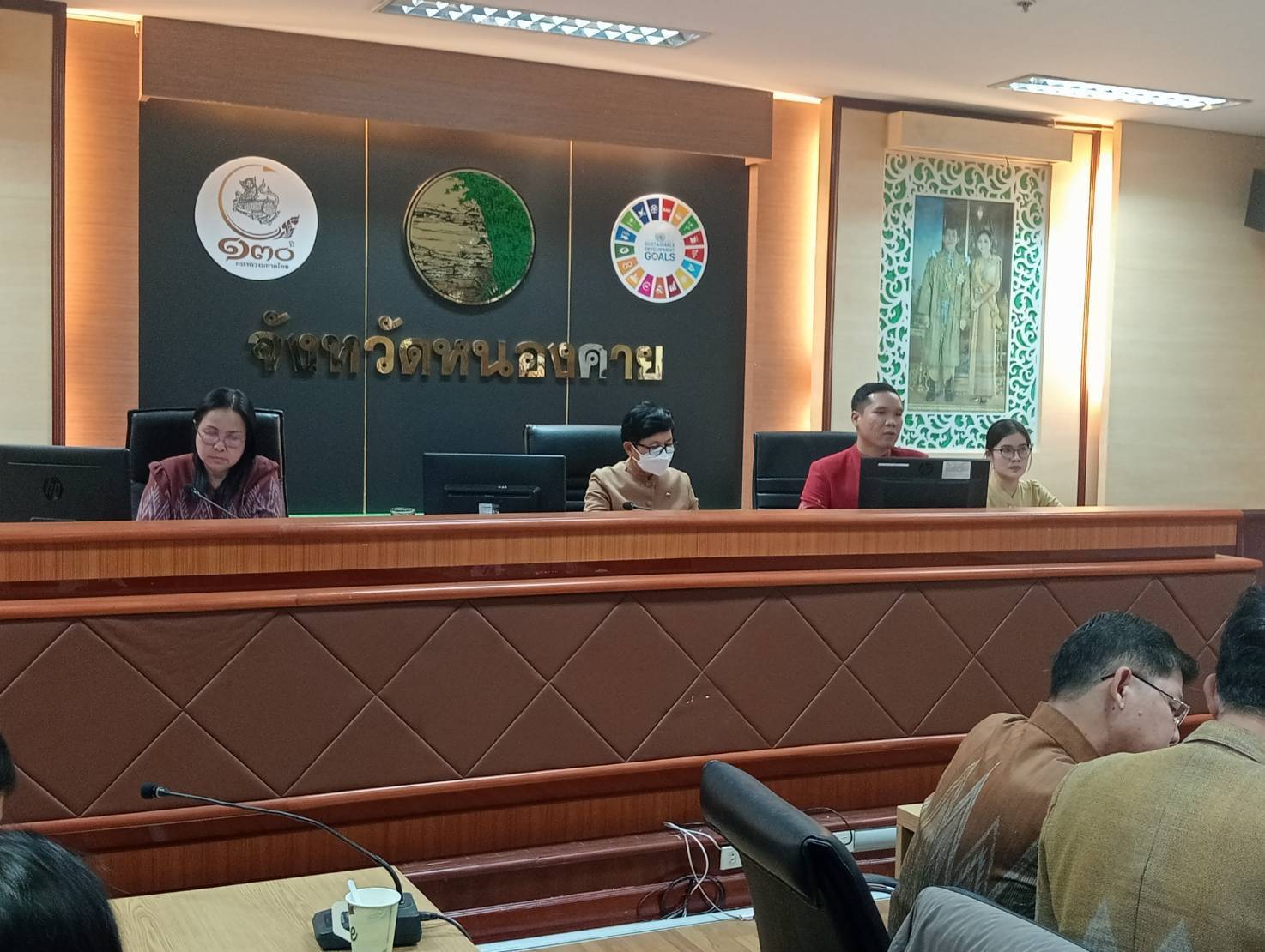 รองผู้ว่าฯ หนองคาย พร้อมด้วยผู้ตรวจราชการกรมฯ มอบนโยบายและแนวทางการขับเคลื่อนงานพัฒนาชุมชน จังหวัดหนองคาย ประจำปี 2567