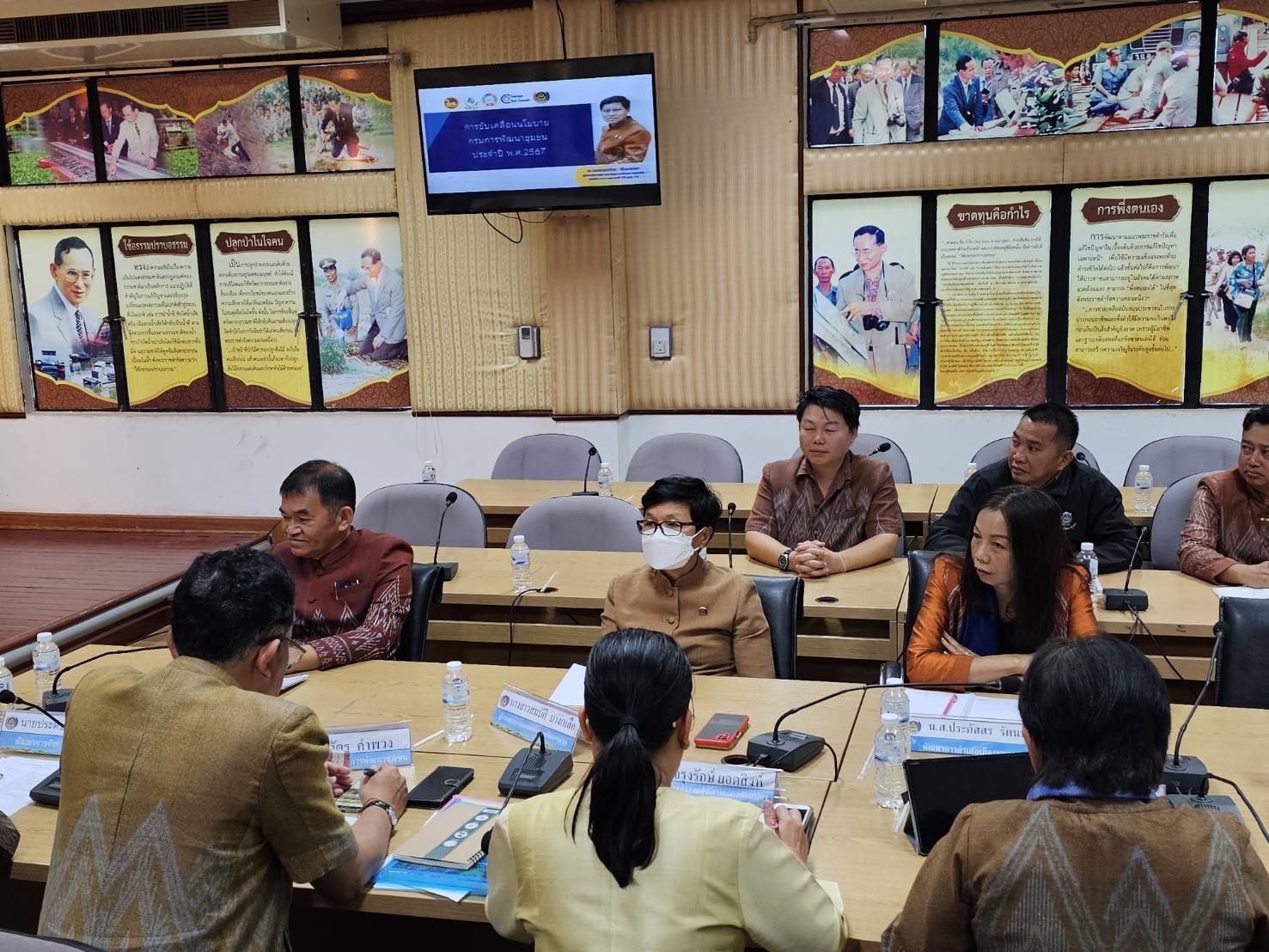 รองผู้ว่าฯ หนองคาย พร้อมด้วยผู้ตรวจราชการกรมฯ มอบนโยบายและแนวทางการขับเคลื่อนงานพัฒนาชุมชน จังหวัดหนองคาย ประจำปี 2567