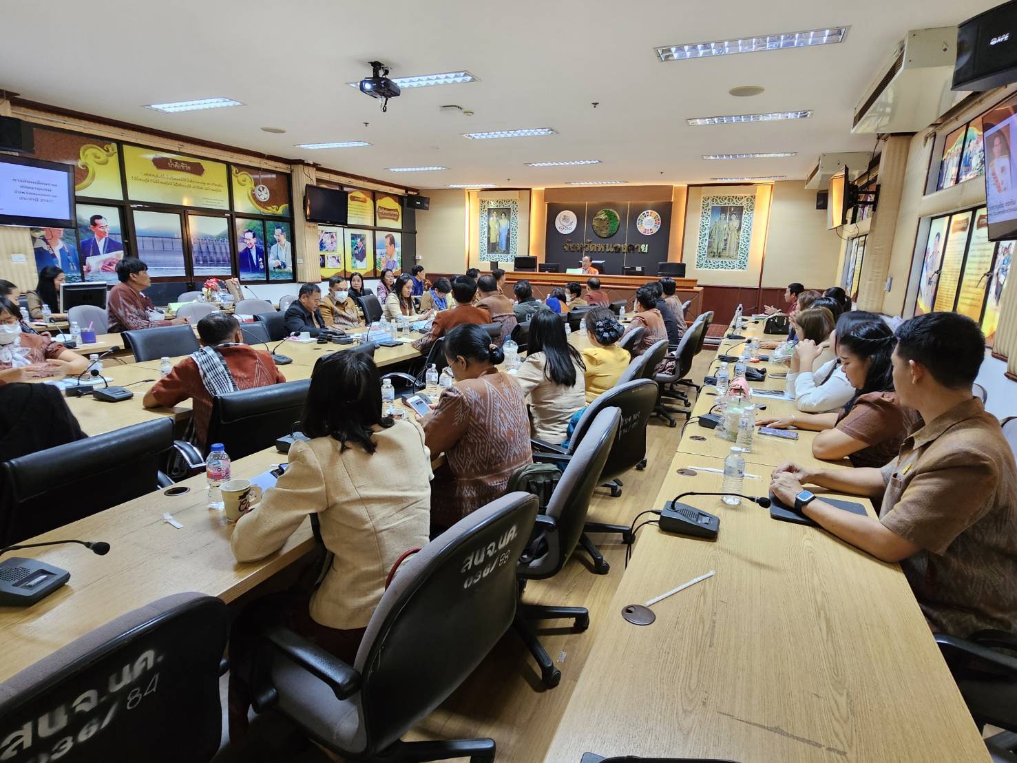 รองผู้ว่าฯ หนองคาย พร้อมด้วยผู้ตรวจราชการกรมฯ มอบนโยบายและแนวทางการขับเคลื่อนงานพัฒนาชุมชน จังหวัดหนองคาย ประจำปี 2567