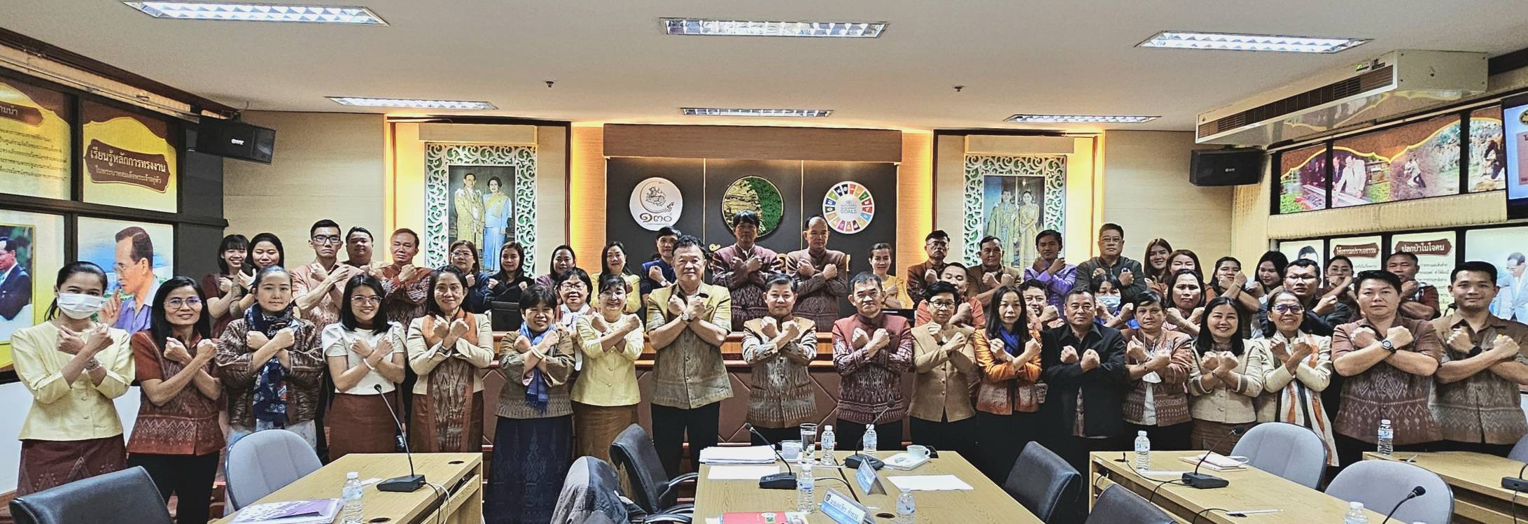 รองผู้ว่าฯ หนองคาย พร้อมด้วยผู้ตรวจราชการกรมฯ มอบนโยบายและแนวทางการขับเคลื่อนงานพัฒนาชุมชน จังหวัดหนองคาย ประจำปี 2567