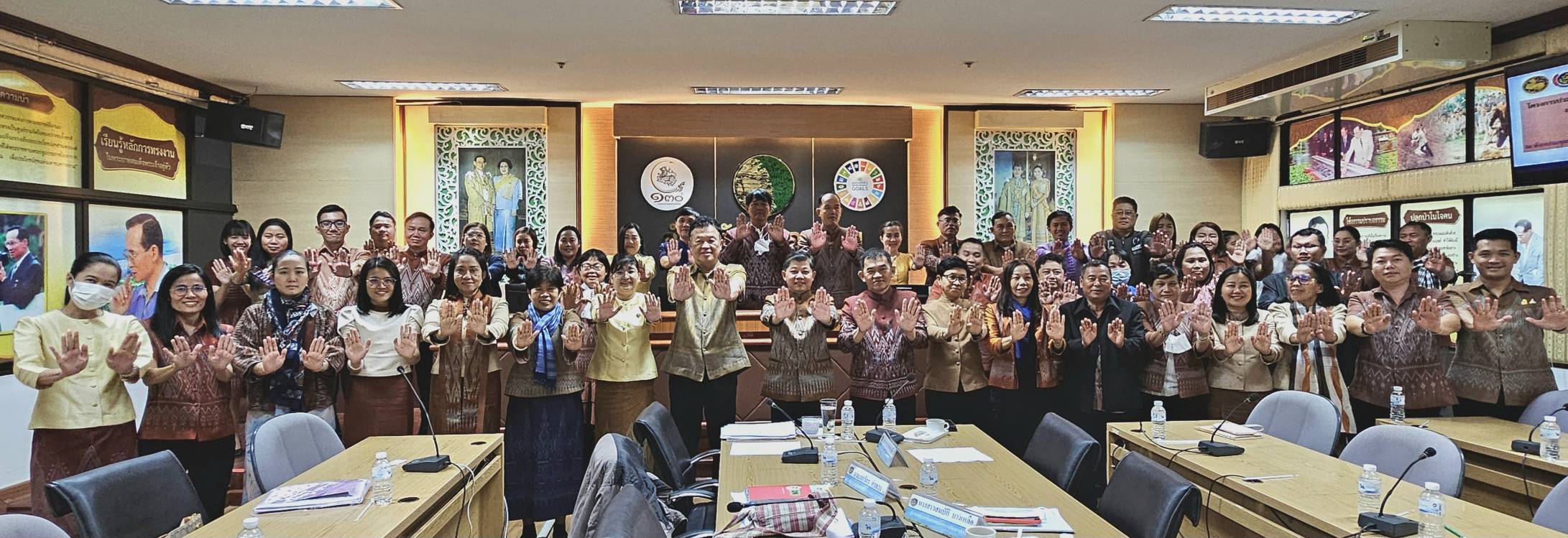 รองผู้ว่าฯ หนองคาย พร้อมด้วยผู้ตรวจราชการกรมฯ มอบนโยบายและแนวทางการขับเคลื่อนงานพัฒนาชุมชน จังหวัดหนองคาย ประจำปี 2567