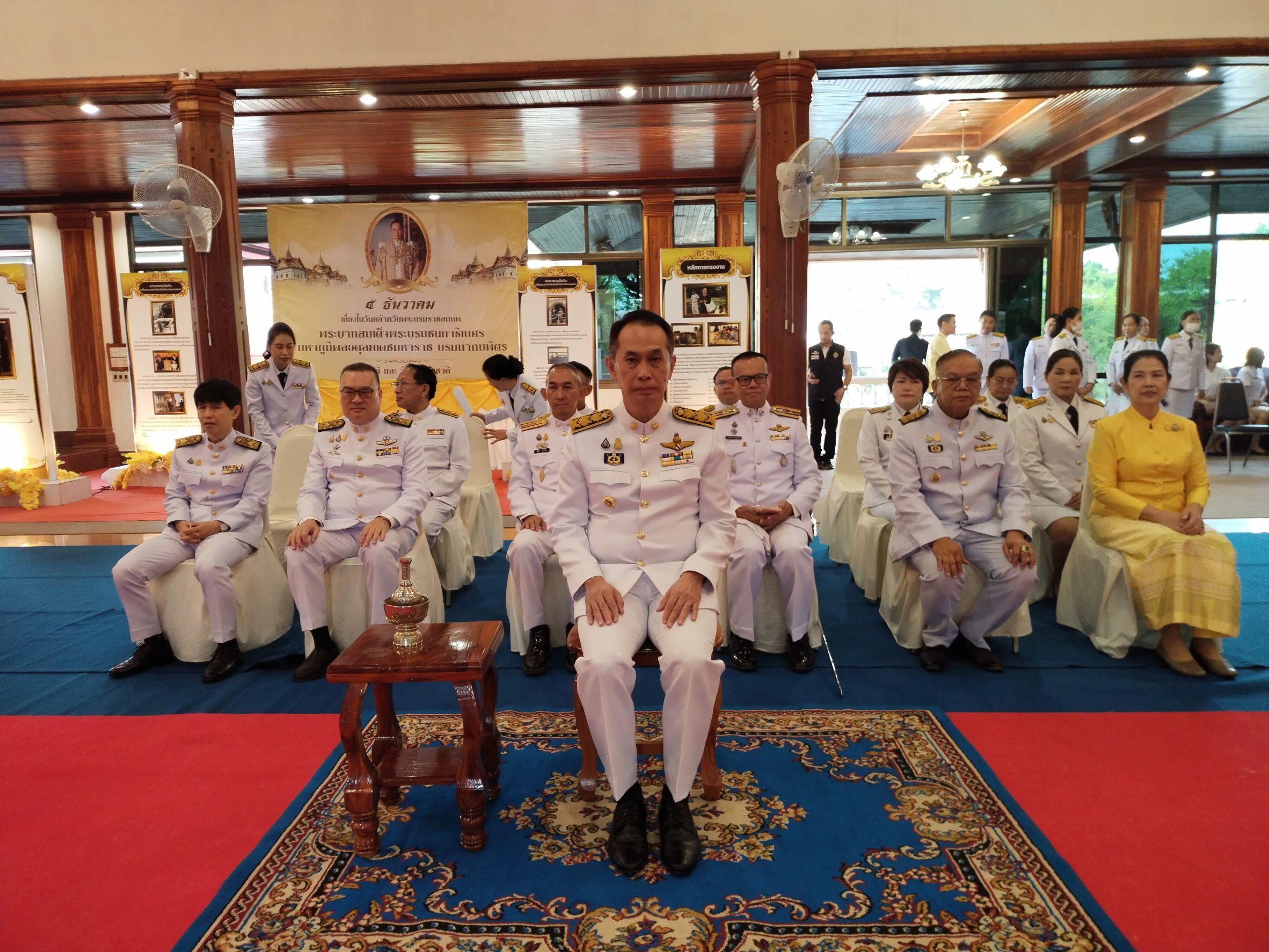 พช.หนองคาย ร่วมพิธีเจริญพระพุทธมนต์และทำบุญตักบาตรเพื่อถวายเป็นพระราชกุศล เนื่องในวันคล้ายวันพระบรมราชสมภพพระบาทสมเด็จพระบรมชนกาธิเบศร มหาภูมิพลอดุลยเดชมหาราช บรมนาถบพิตร วันชาติ และวันพ่อแห่งชาติ 5 ธันวาคม 2566