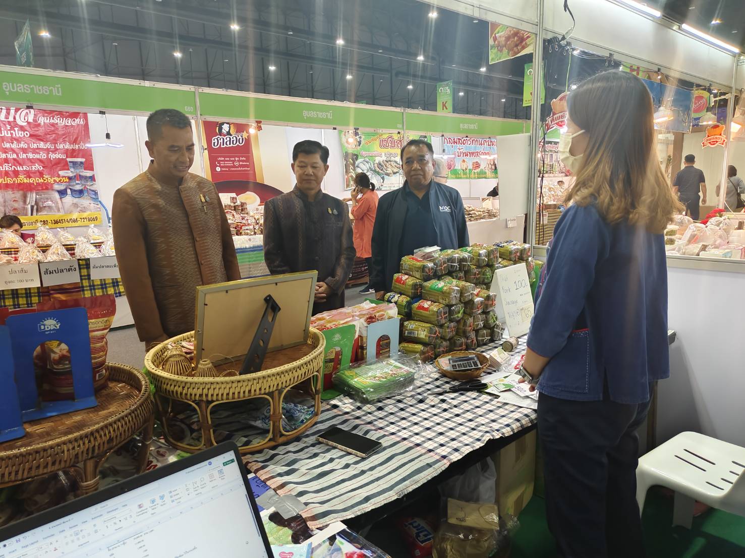 จังหวัดหนองคาย ร่วมพิธีเปิดงาน OTOP City 2023 “ช้อปสนุก…ส่งสุขท้ายปีสินค้าดีจากภูมิปัญญาไทย” พบกับการคัดสรรสุดยอดหนึ่งตำบล หนึ่งผลิตภัณฑ์ หนุนผลิตภัณฑ์จากภูมิปัญญาไทยสู่สากล ตามกระแสThai Soft Power ช้อปสินค้าสุดล้ำค่า เป็นของขวัญของฝากที่ดีที่สุดจากน้ำมือคนไทย ตั้งแต่16-24 ธันวาคม 2566 นี้ ณ ศูนย์แสดงสินค้าและการประชุมอิมแพ็ค เมืองทองธานี