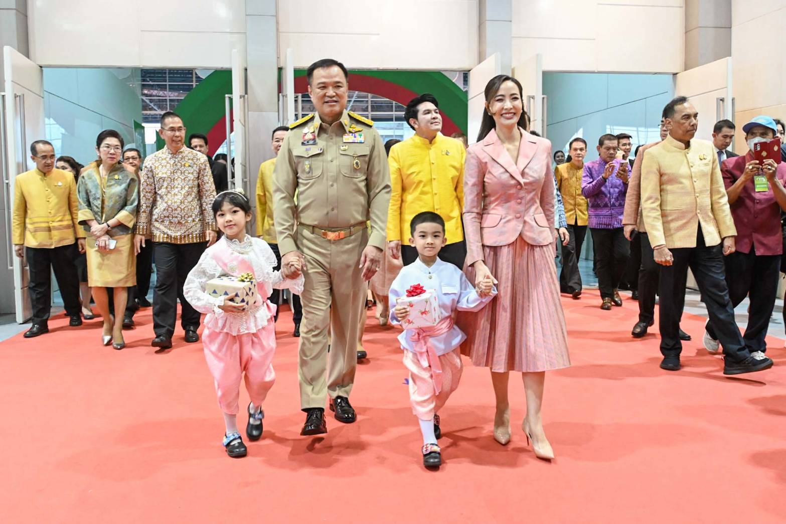 จังหวัดหนองคาย ร่วมพิธีเปิดงาน OTOP City 2023 “ช้อปสนุก…ส่งสุขท้ายปีสินค้าดีจากภูมิปัญญาไทย” พบกับการคัดสรรสุดยอดหนึ่งตำบล หนึ่งผลิตภัณฑ์ หนุนผลิตภัณฑ์จากภูมิปัญญาไทยสู่สากล ตามกระแสThai Soft Power ช้อปสินค้าสุดล้ำค่า เป็นของขวัญของฝากที่ดีที่สุดจากน้ำมือคนไทย ตั้งแต่16-24 ธันวาคม 2566 นี้ ณ ศูนย์แสดงสินค้าและการประชุมอิมแพ็ค เมืองทองธานี