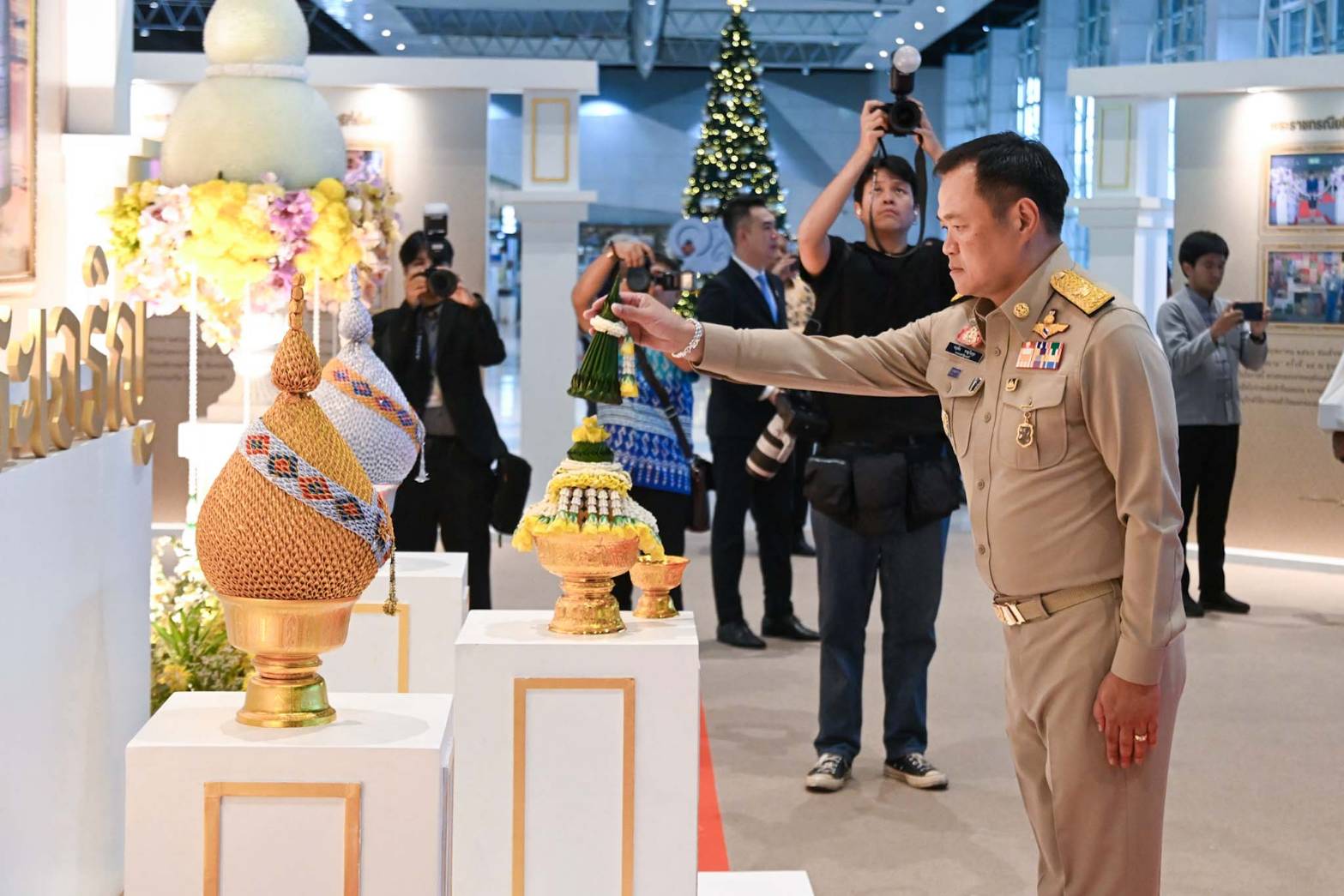 จังหวัดหนองคาย ร่วมพิธีเปิดงาน OTOP City 2023 “ช้อปสนุก…ส่งสุขท้ายปีสินค้าดีจากภูมิปัญญาไทย” พบกับการคัดสรรสุดยอดหนึ่งตำบล หนึ่งผลิตภัณฑ์ หนุนผลิตภัณฑ์จากภูมิปัญญาไทยสู่สากล ตามกระแสThai Soft Power ช้อปสินค้าสุดล้ำค่า เป็นของขวัญของฝากที่ดีที่สุดจากน้ำมือคนไทย ตั้งแต่16-24 ธันวาคม 2566 นี้ ณ ศูนย์แสดงสินค้าและการประชุมอิมแพ็ค เมืองทองธานี