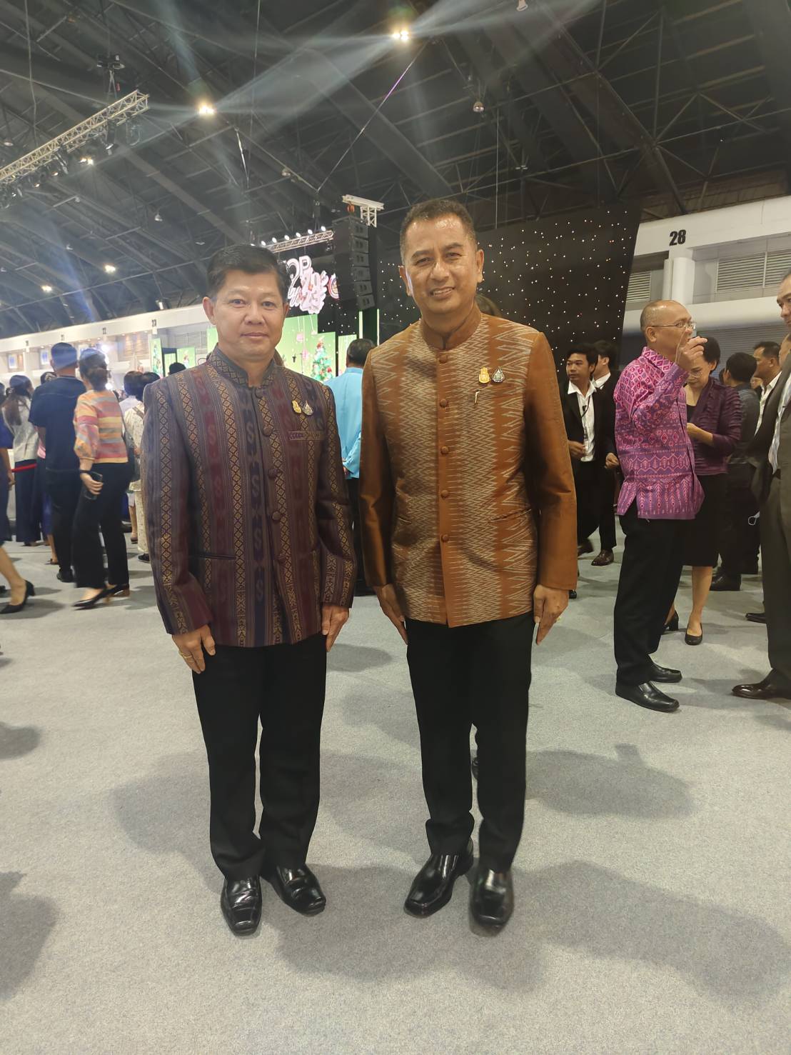 จังหวัดหนองคาย ร่วมพิธีเปิดงาน OTOP City 2023 “ช้อปสนุก…ส่งสุขท้ายปีสินค้าดีจากภูมิปัญญาไทย” พบกับการคัดสรรสุดยอดหนึ่งตำบล หนึ่งผลิตภัณฑ์ หนุนผลิตภัณฑ์จากภูมิปัญญาไทยสู่สากล ตามกระแสThai Soft Power ช้อปสินค้าสุดล้ำค่า เป็นของขวัญของฝากที่ดีที่สุดจากน้ำมือคนไทย ตั้งแต่16-24 ธันวาคม 2566 นี้ ณ ศูนย์แสดงสินค้าและการประชุมอิมแพ็ค เมืองทองธานี