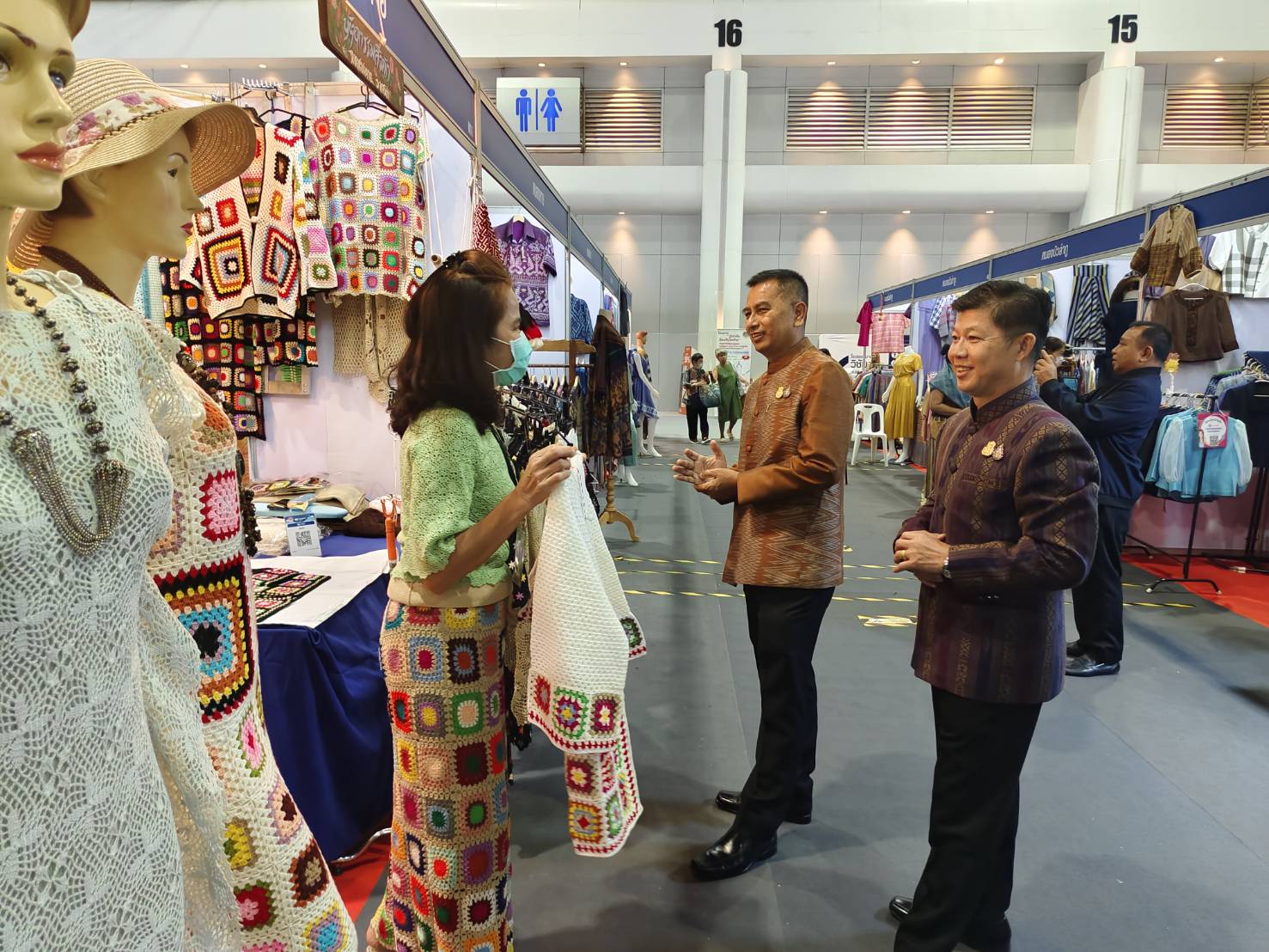 จังหวัดหนองคาย ร่วมพิธีเปิดงาน OTOP City 2023 “ช้อปสนุก…ส่งสุขท้ายปีสินค้าดีจากภูมิปัญญาไทย” พบกับการคัดสรรสุดยอดหนึ่งตำบล หนึ่งผลิตภัณฑ์ หนุนผลิตภัณฑ์จากภูมิปัญญาไทยสู่สากล ตามกระแสThai Soft Power ช้อปสินค้าสุดล้ำค่า เป็นของขวัญของฝากที่ดีที่สุดจากน้ำมือคนไทย ตั้งแต่16-24 ธันวาคม 2566 นี้ ณ ศูนย์แสดงสินค้าและการประชุมอิมแพ็ค เมืองทองธานี