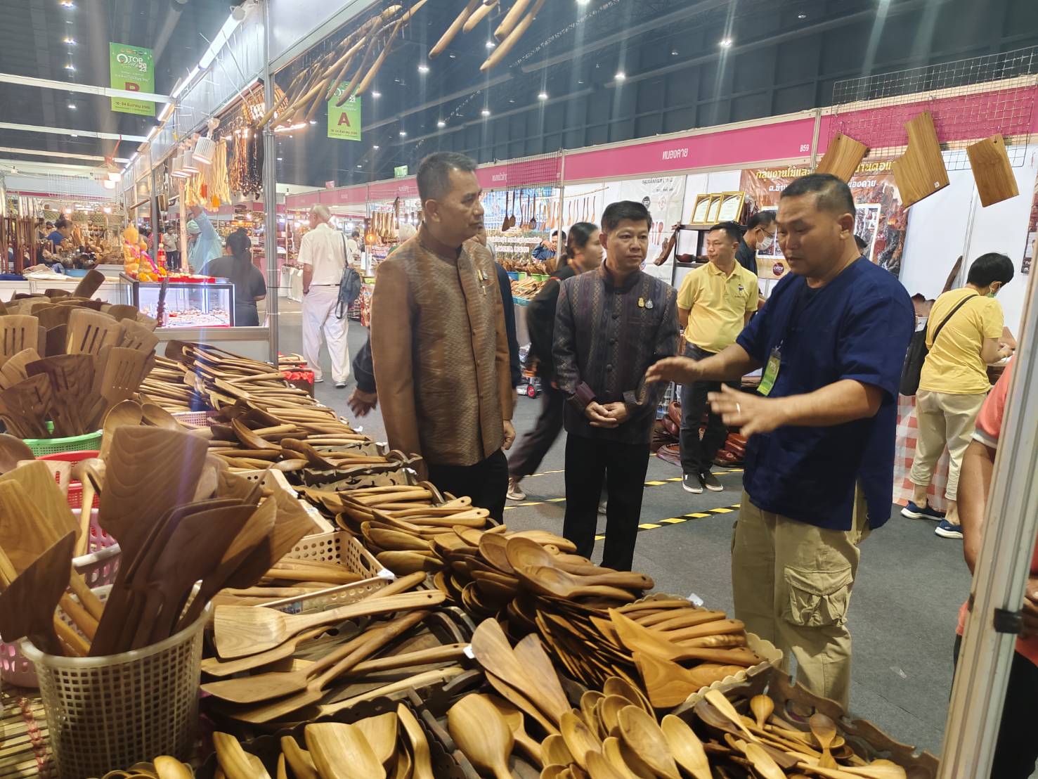 จังหวัดหนองคาย ร่วมพิธีเปิดงาน OTOP City 2023 “ช้อปสนุก…ส่งสุขท้ายปีสินค้าดีจากภูมิปัญญาไทย” พบกับการคัดสรรสุดยอดหนึ่งตำบล หนึ่งผลิตภัณฑ์ หนุนผลิตภัณฑ์จากภูมิปัญญาไทยสู่สากล ตามกระแสThai Soft Power ช้อปสินค้าสุดล้ำค่า เป็นของขวัญของฝากที่ดีที่สุดจากน้ำมือคนไทย ตั้งแต่16-24 ธันวาคม 2566 นี้ ณ ศูนย์แสดงสินค้าและการประชุมอิมแพ็ค เมืองทองธานี