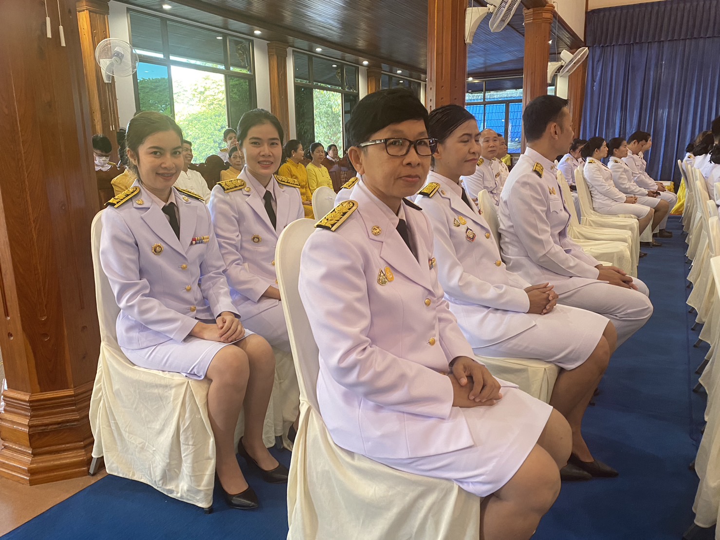 พช.หนองคาย ร่วมพิธีเจริญพระพุทธมนต์และทำบุญตักบาตรเพื่อถวายเป็นพระราชกุศล เนื่องในวันคล้ายวันพระบรมราชสมภพพระบาทสมเด็จพระบรมชนกาธิเบศร มหาภูมิพลอดุลยเดชมหาราช บรมนาถบพิตร วันชาติ และวันพ่อแห่งชาติ 5 ธันวาคม 2566