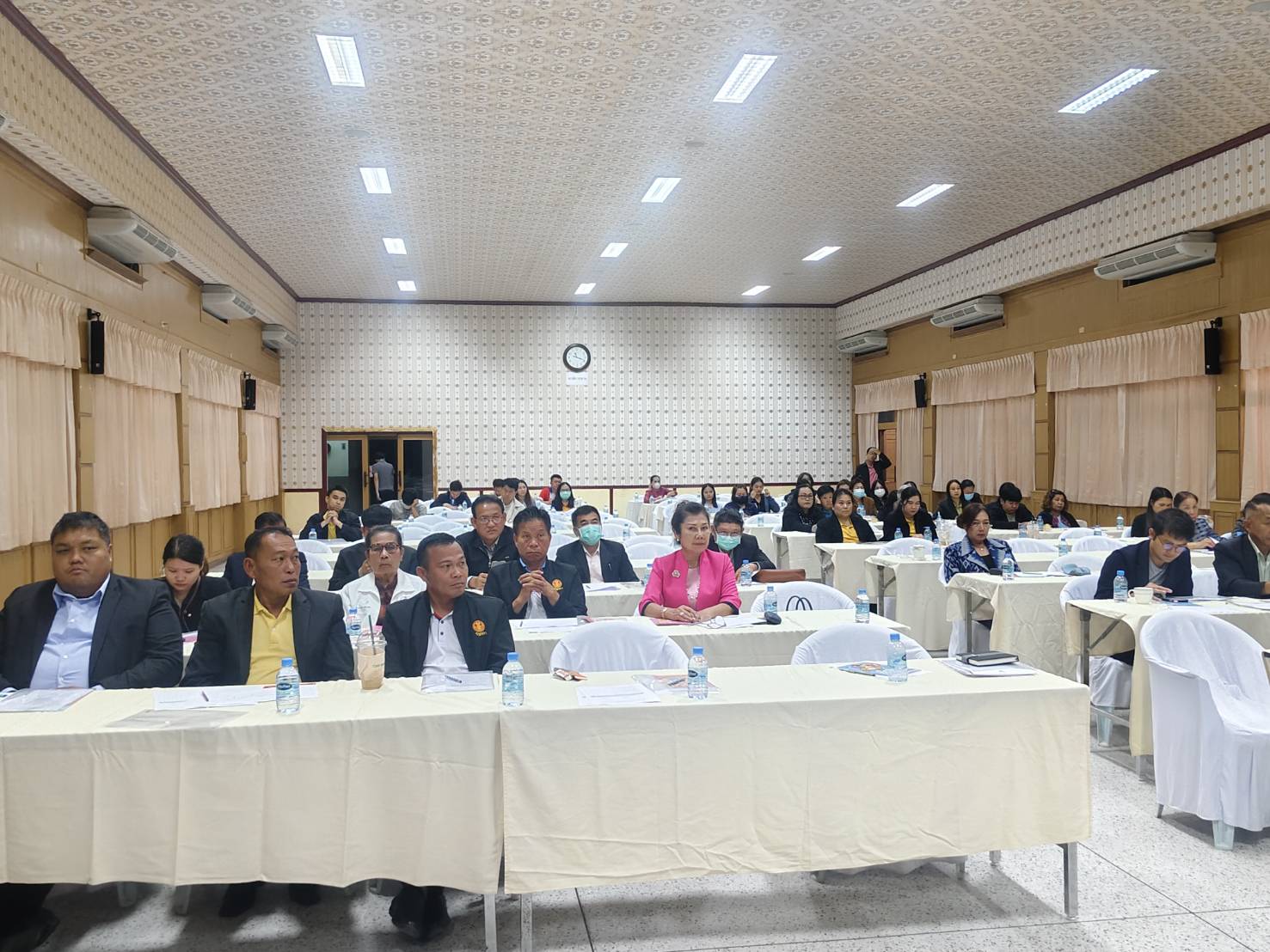 พช.หนองคาย ร่วมเป็นวิทยากรโครงการฝึกอบรมสัมมนาและศึกษาดูงาน “เพื่อเพิ่มศักยภาพการบริหารจัดการกิจการสาธารณะ และการเรียนรู้ปรัชญาของเศรษฐกิจพอเพียง” ณ องค์การบริหารส่วนจังหวัดหนองคาย พร้อมแนะนำแอป Click ชุมชน