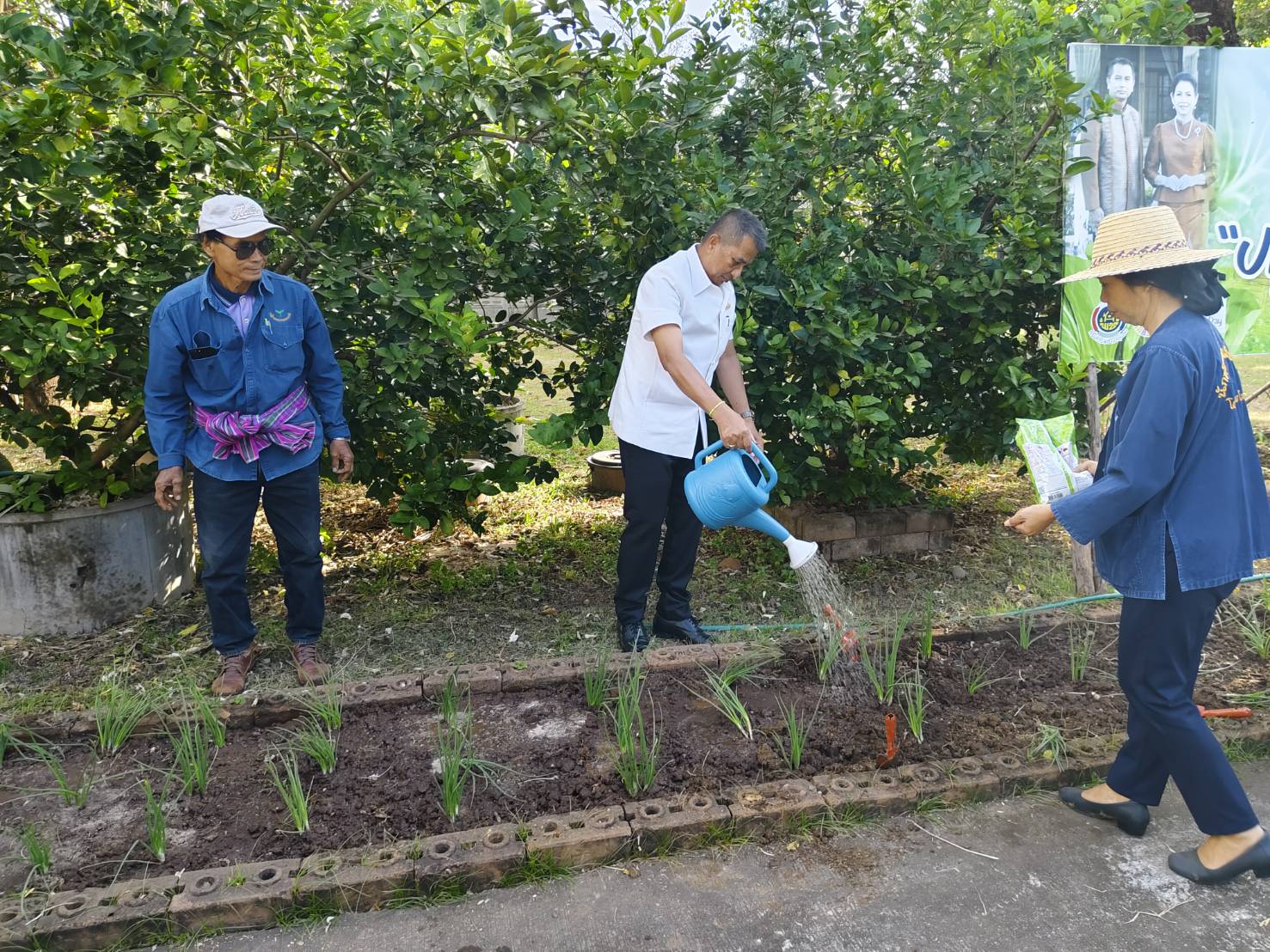ผู้นำต้องทำก่อน ผู้ว่าฯ หนองคาย ขับเคลื่อนการน้อมนำแนวพระราชดำริของสมเด็จพระกนิษฐาธิราชเจ้า กรมสมเด็จพระเทพรัตนราชสุดาฯ สยามบรมราชกุมารี ปลูกผักสวนครัว เพื่อสร้างความมั่นคงทางอาหาร ประจำปีงบประมาณ พ.ศ. 2567