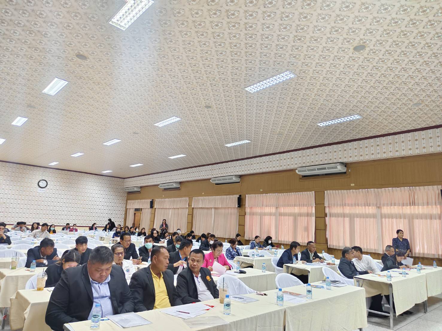 พช.หนองคาย ร่วมเป็นวิทยากรโครงการฝึกอบรมสัมมนาและศึกษาดูงาน “เพื่อเพิ่มศักยภาพการบริหารจัดการกิจการสาธารณะ และการเรียนรู้ปรัชญาของเศรษฐกิจพอเพียง” ณ องค์การบริหารส่วนจังหวัดหนองคาย พร้อมแนะนำแอป Click ชุมชน