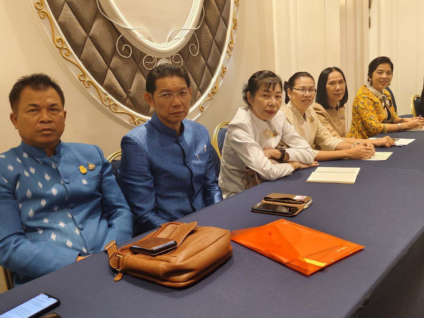 พช.หนองคาย ร่วมการประชุมมอบนโยบายความร่วมมือระหว่างสำนักงานพัฒนาชุมชนจังหวัด และสำนักงานพาณิชย์จังหวัด ในการคัดเลือกผู้ประกอบการ SMEs และ OTOP เพื่อส่งเสริมและสนับสนุนสู่ตลาดสากล