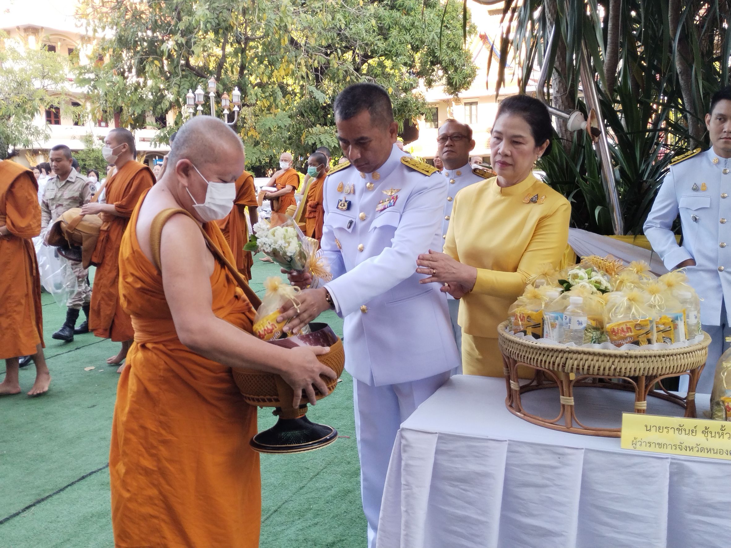 พช.หนองคาย ร่วมพิธีเจริญพระพุทธมนต์และทำบุญตักบาตรเพื่อถวายเป็นพระราชกุศล เนื่องในวันคล้ายวันพระบรมราชสมภพพระบาทสมเด็จพระบรมชนกาธิเบศร มหาภูมิพลอดุลยเดชมหาราช บรมนาถบพิตร วันชาติ และวันพ่อแห่งชาติ 5 ธันวาคม 2566