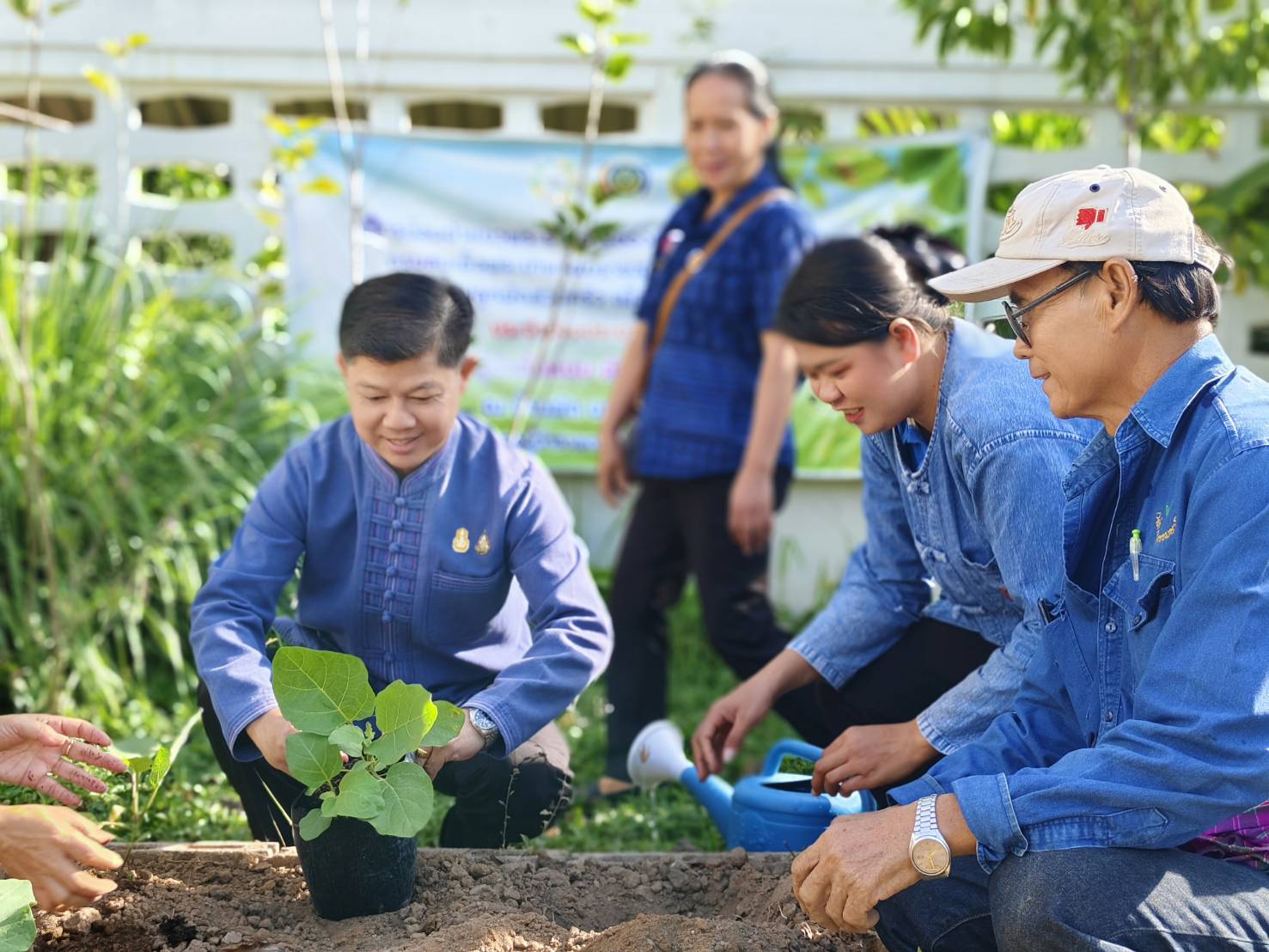 ผู้นำต้องทำก่อน ผู้ว่าฯ หนองคาย ขับเคลื่อนการน้อมนำแนวพระราชดำริของสมเด็จพระกนิษฐาธิราชเจ้า กรมสมเด็จพระเทพรัตนราชสุดาฯ สยามบรมราชกุมารี ปลูกผักสวนครัว เพื่อสร้างความมั่นคงทางอาหาร ประจำปีงบประมาณ พ.ศ. 2567