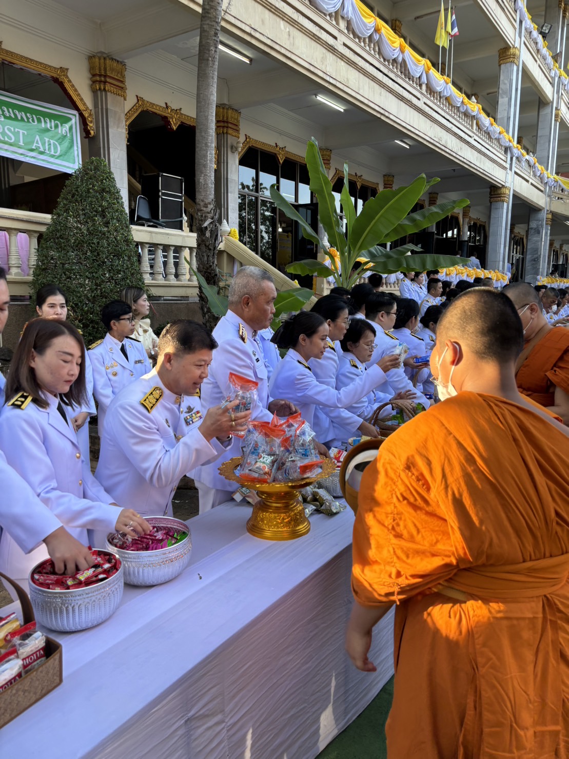 พช.หนองคาย ร่วมพิธีเจริญพระพุทธมนต์และทำบุญตักบาตรเพื่อถวายเป็นพระราชกุศล เนื่องในวันคล้ายวันพระบรมราชสมภพพระบาทสมเด็จพระบรมชนกาธิเบศร มหาภูมิพลอดุลยเดชมหาราช บรมนาถบพิตร วันชาติ และวันพ่อแห่งชาติ 5 ธันวาคม 2566