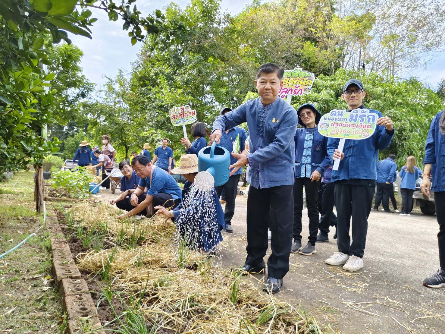 ผู้นำต้องทำก่อน ผู้ว่าฯ หนองคาย ขับเคลื่อนการน้อมนำแนวพระราชดำริของสมเด็จพระกนิษฐาธิราชเจ้า กรมสมเด็จพระเทพรัตนราชสุดาฯ สยามบรมราชกุมารี ปลูกผักสวนครัว เพื่อสร้างความมั่นคงทางอาหาร ประจำปีงบประมาณ พ.ศ. 2567
