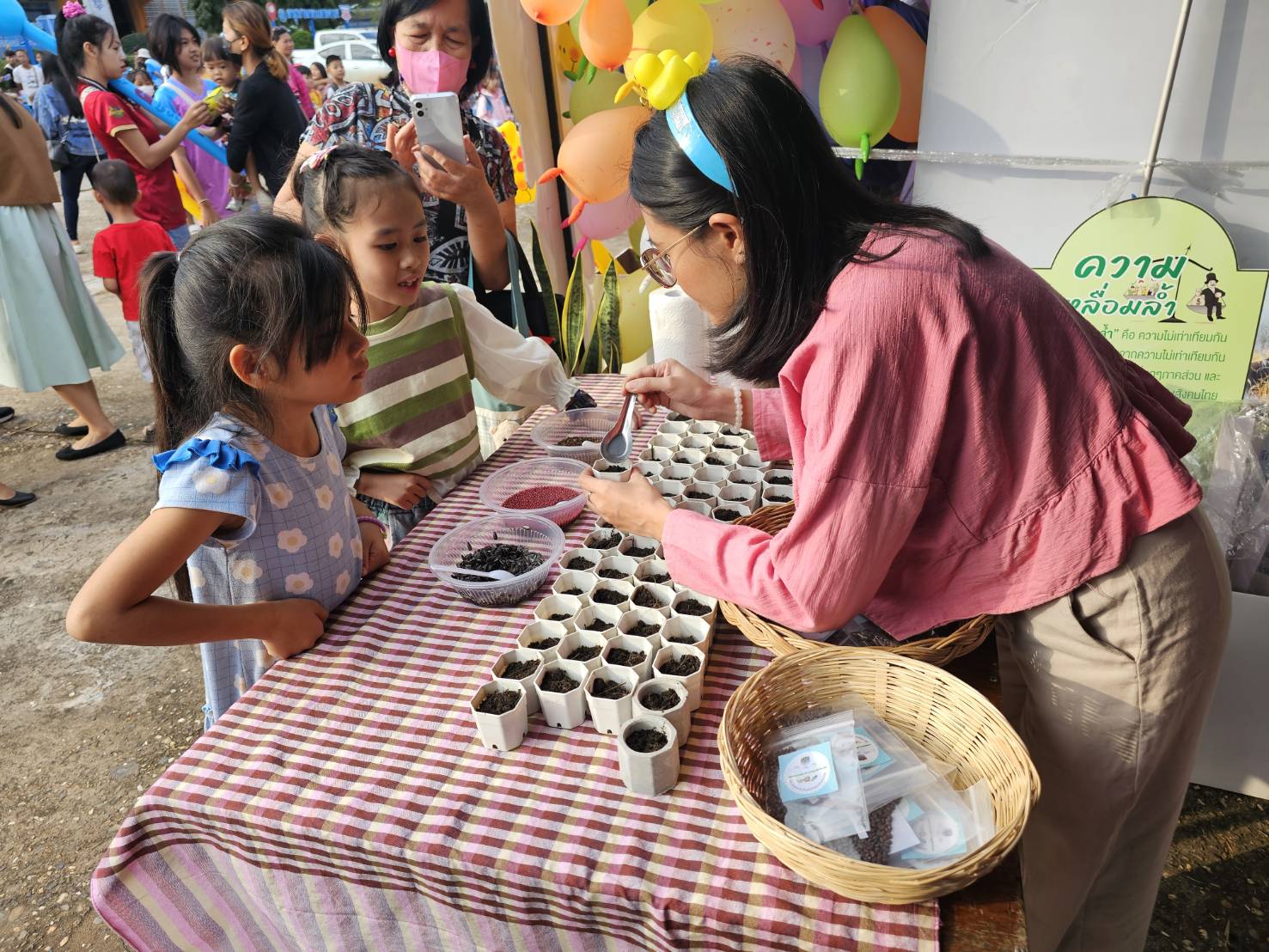 “โคก หนอง นา โมเดล” โดนใจวัยฟันน้ำนม พช.หนองคาย ร่วมจัดกิจกรรมวันเด็กแห่งชาติจังหวัดหนองคาย ประจำปี 2567