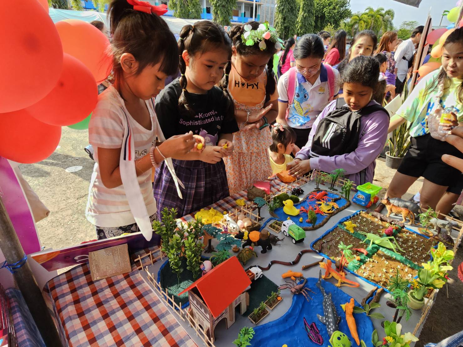 “โคก หนอง นา โมเดล” โดนใจวัยฟันน้ำนม พช.หนองคาย ร่วมจัดกิจกรรมวันเด็กแห่งชาติจังหวัดหนองคาย ประจำปี 2567