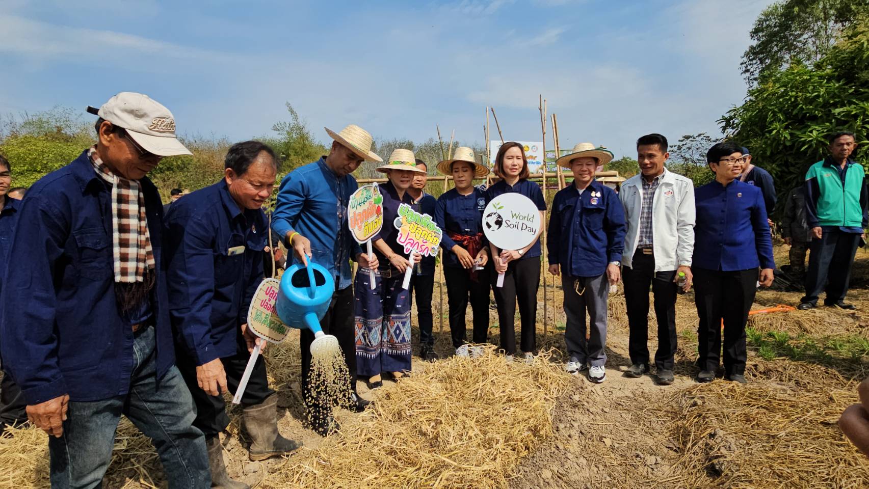 พช.หนองคาย ดำเนินโครงการศูนย์เรียนรู้เฉลิมพระเกียรติพระบาทสมเด็จพระเจ้าอยู่หัว โคก หนอง นา โมเดล และโครงการพัฒนาผู้นำ อช. เนื่องในวาระครบรอบ 55 ปี