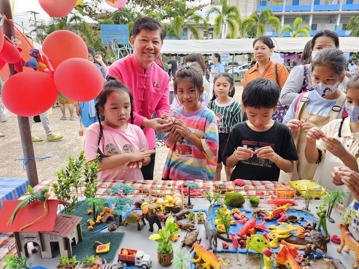 “โคก หนอง นา โมเดล” โดนใจวัยฟันน้ำนม พช.หนองคาย ร่วมจัดกิจกรรมวันเด็กแห่งชาติจังหวัดหนองคาย ประจำปี 2567