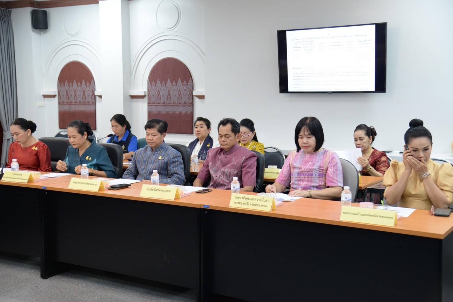 พช.หนองคาย ร่วมกิจกรรมลงนามบันทึกข้อตกลงแม่บ้านมหาดไทยกับแม่บ้านตำรวจ ในการขับเคลื่อนโครงการบ้านนี้มีรักปลูกผักกินเองสร้างสุขอนามัยให้แก่เด็กและแม่ การคัดแยกขยะในครัวเรือน การขับเคลื่อนธนาคารขยะ ส่งเสริมการใช้และสวมใส่ผ้าไทย