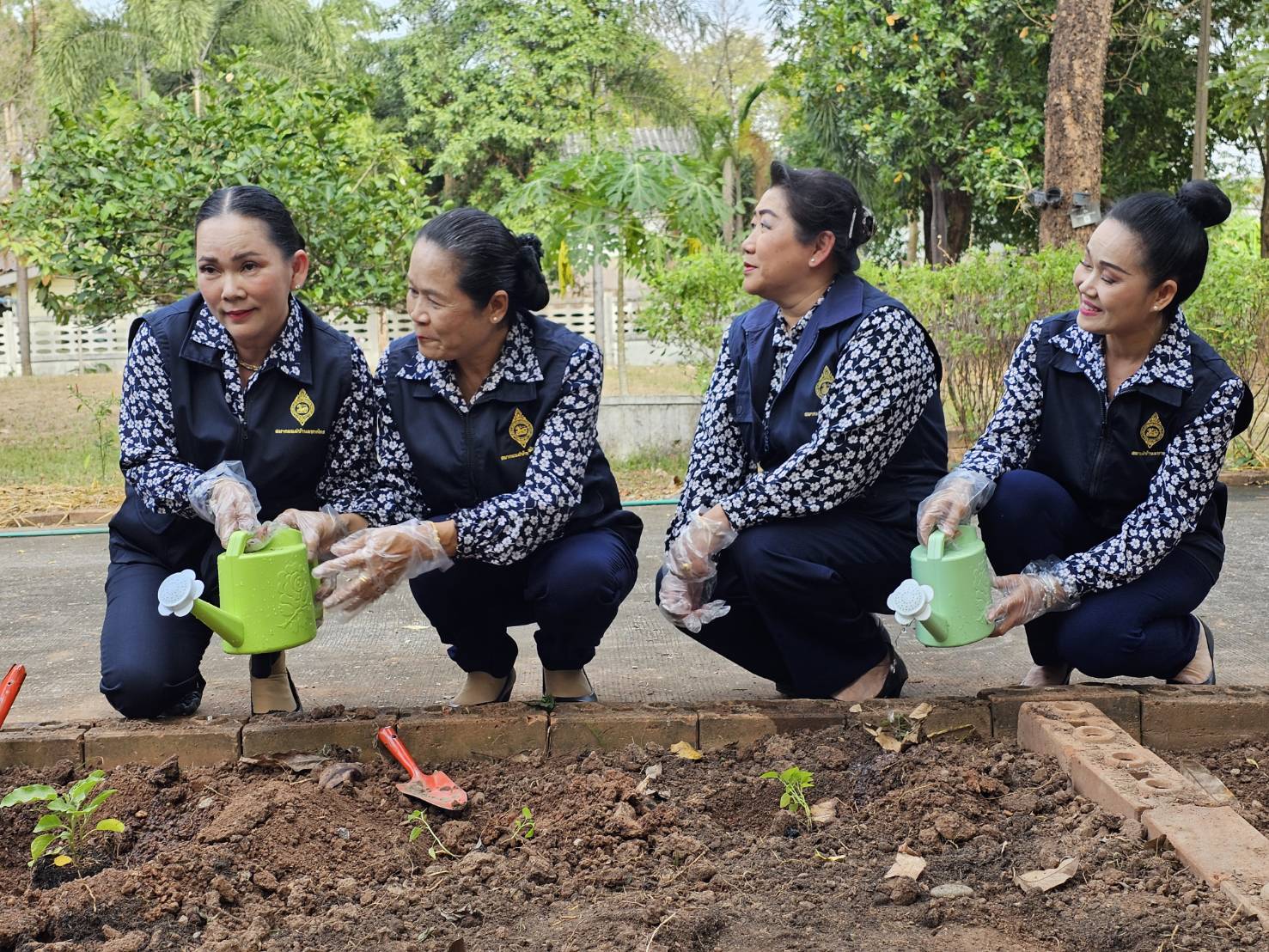 พช.หนองคาย ร่วมกิจกรรมลงนามบันทึกข้อตกลงแม่บ้านมหาดไทยกับแม่บ้านตำรวจ ในการขับเคลื่อนโครงการบ้านนี้มีรักปลูกผักกินเองสร้างสุขอนามัยให้แก่เด็กและแม่ การคัดแยกขยะในครัวเรือน การขับเคลื่อนธนาคารขยะ ส่งเสริมการใช้และสวมใส่ผ้าไทย