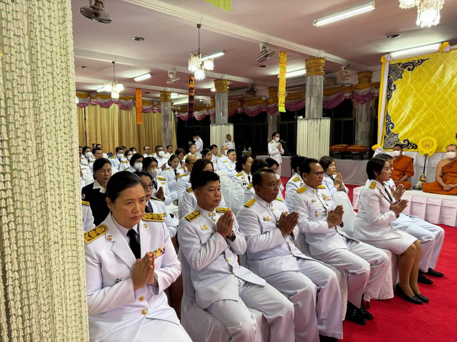 พช.หนองคาย ร่วมพิธีสวดพระพุทธมนต์และพิธีทำบุญตักบาตรถวายพระราชกุศล เนื่องในวันพ่อขุนรามคำแหงมหาราช