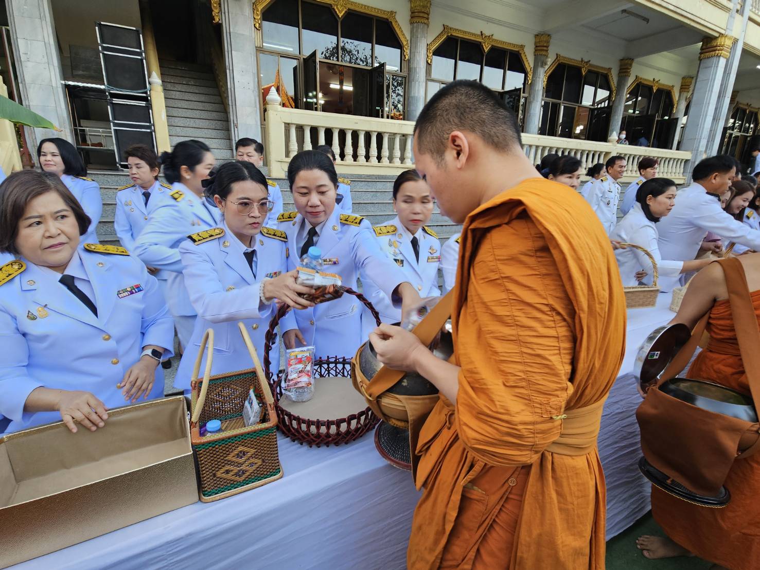 พช.หนองคาย ร่วมพิธีสวดพระพุทธมนต์และพิธีทำบุญตักบาตรถวายพระราชกุศล เนื่องในวันพ่อขุนรามคำแหงมหาราช