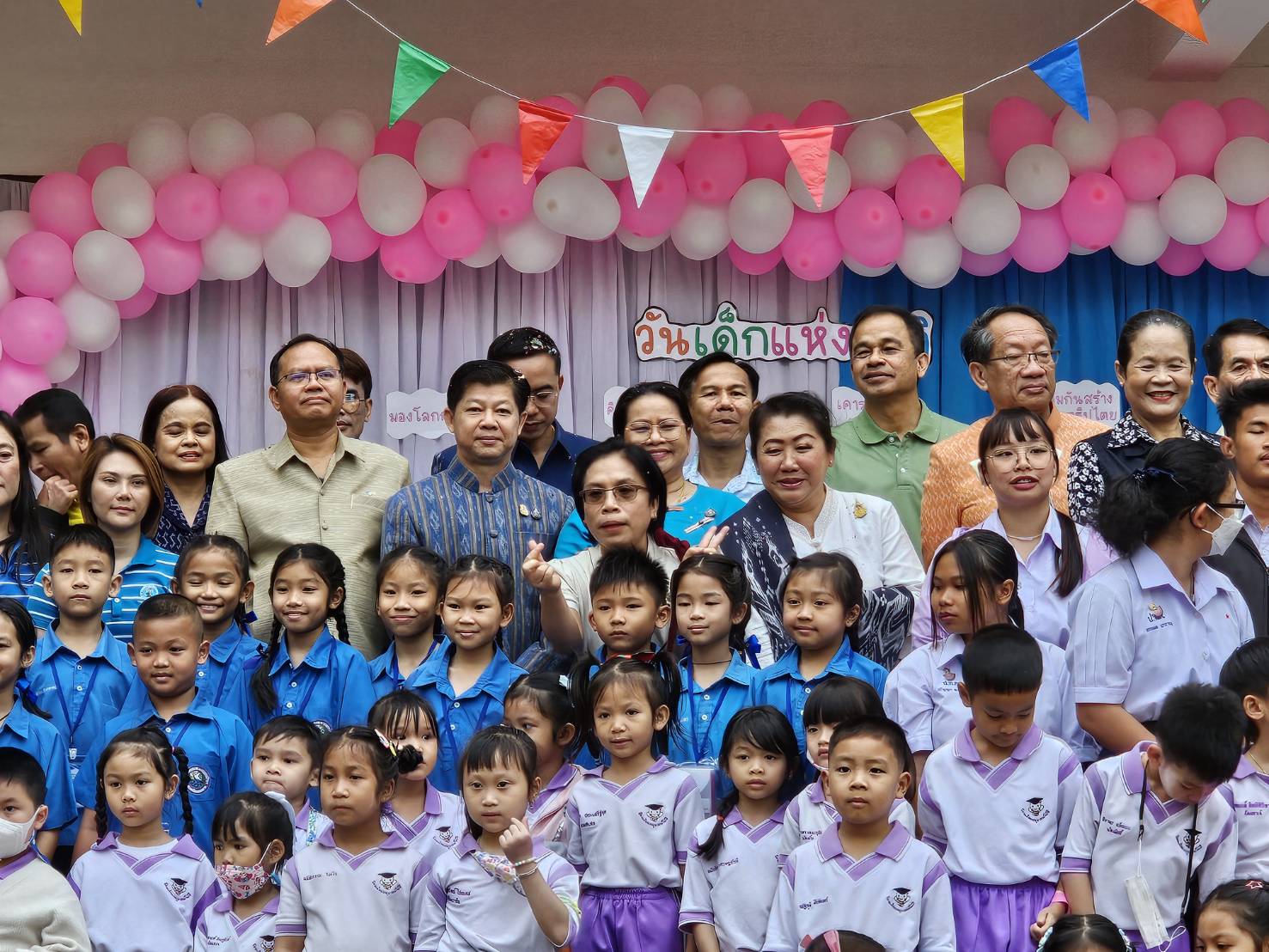 “เด็กในวันนี้ คืออนาคตของชาติ” พช.หนองคาย ร่วมปลูกฝังจิตสำนึกที่ดี จัดกิจกรรมวันเด็กแห่งชาติ ประจำปี 2567