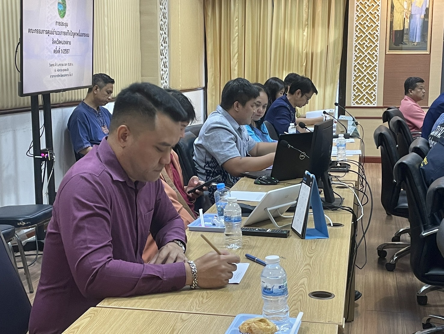 พช.หนองคาย ร่วมการประชุมคณะกรรมการศูนย์อำนวยการแก้ไขปัญหาหนี้นอกระบบ จังหวัดหนองคาย ครั้งที่ 1/2567