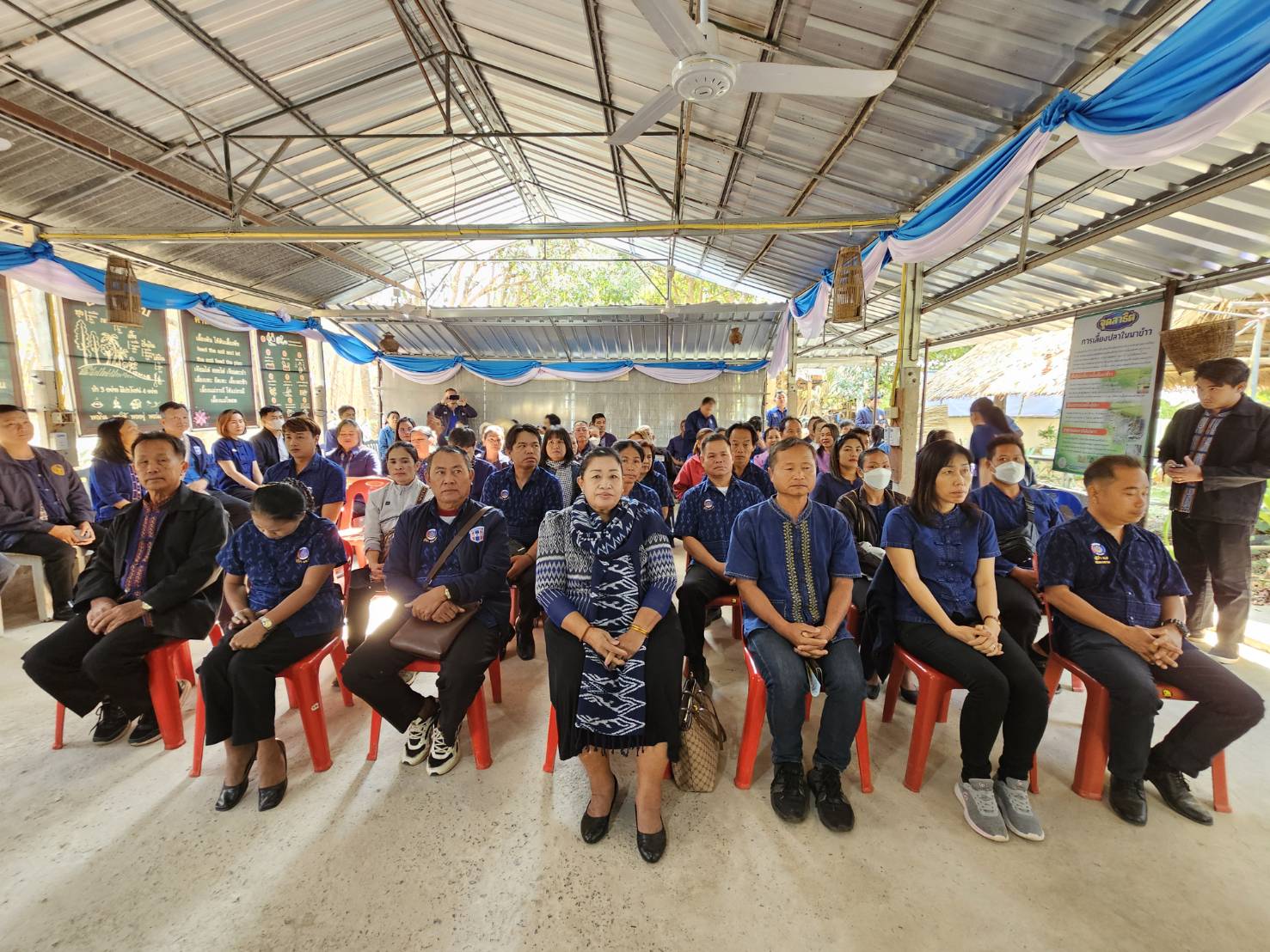 พช.หนองคาย ดำเนินโครงการศูนย์เรียนรู้เฉลิมพระเกียรติพระบาทสมเด็จพระเจ้าอยู่หัว โคก หนอง นา โมเดล และโครงการพัฒนาผู้นำ อช. เนื่องในวาระครบรอบ 55 ปี