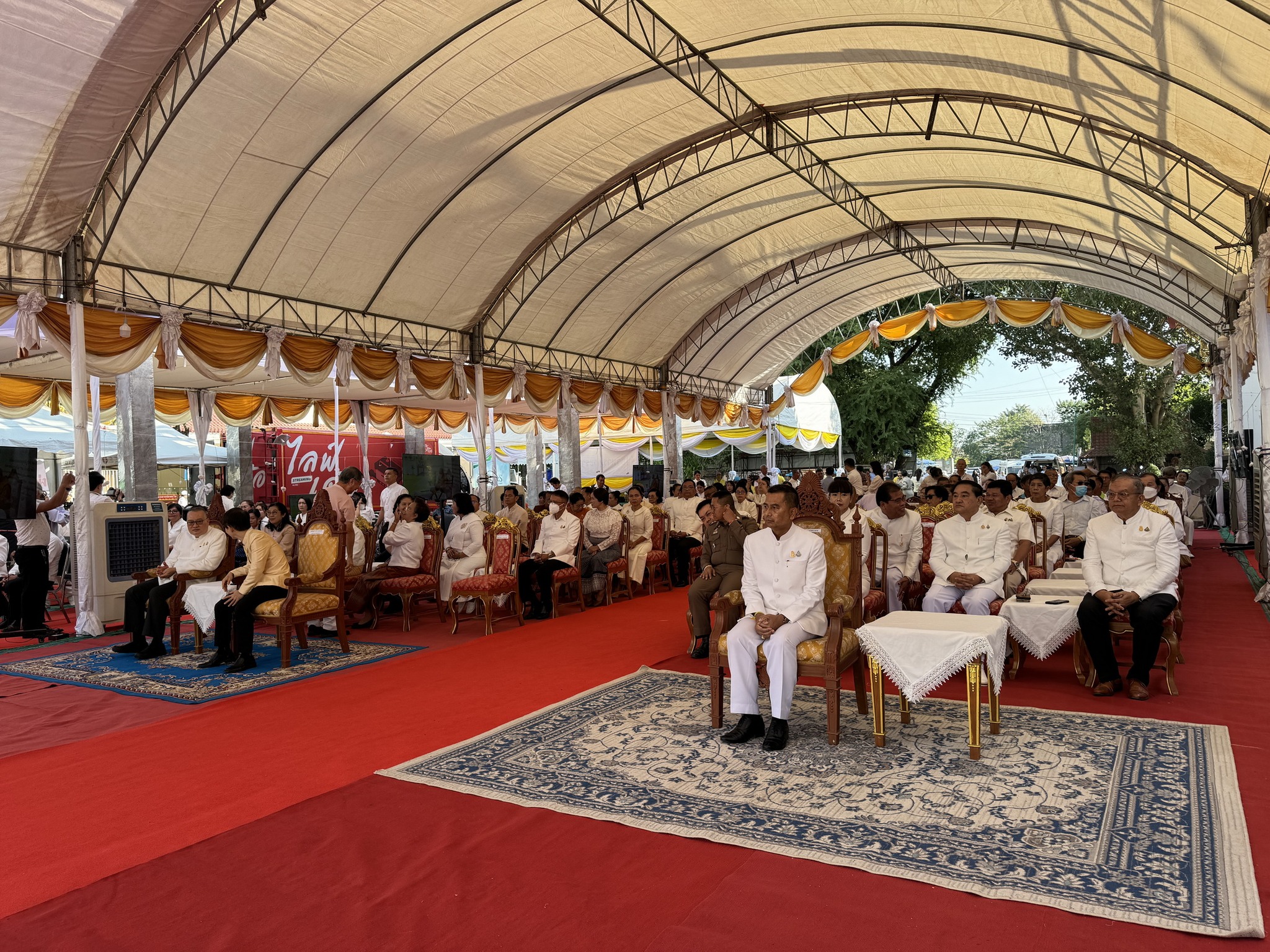 พช.หนองคาย รับมอบพระพุทธรูปจำลอง “หลวงพ่อพระใส” รุ่นเพิ่มบารมี ขนาดหน้าตัก 9 นิ้ว ในโอกาสมงคล พิธีเททองหล่อพระพุทธรูปจำลอง “หลวงพ่อพระใส”
