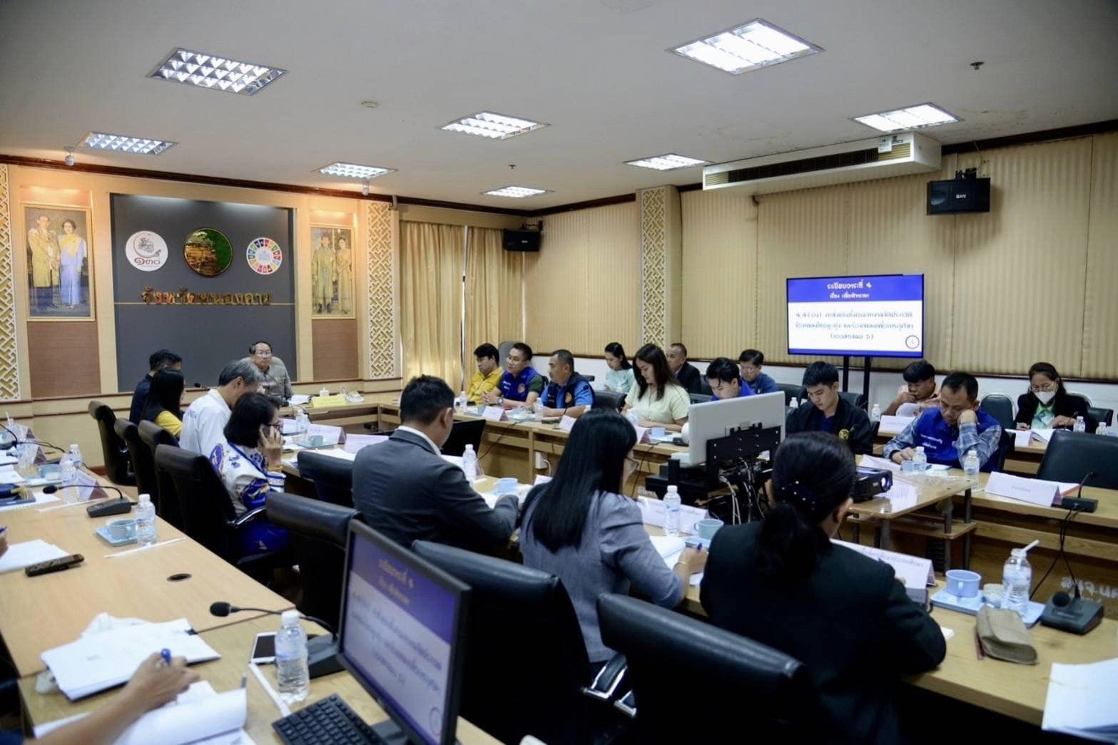 พช.หนองคาย ร่วมการประชุมคณะอนุกรรมการด้านการประกวดร้องเพลงและการร้องเพลงเพื่อการกุศลงานฉลองอนุสาวรีย์ปราบฮ่อ ใต้ร่มพระบารมี 197 ปี เมืองหนองคาย และงานกาชาด พ.ศ.2567