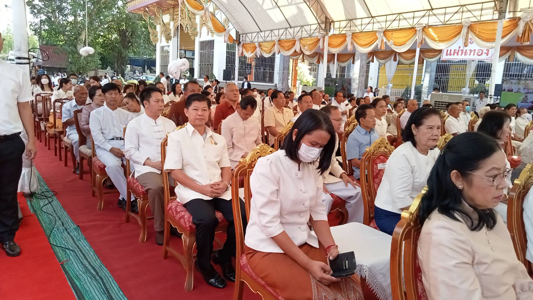 พช.หนองคาย รับมอบพระพุทธรูปจำลอง “หลวงพ่อพระใส” รุ่นเพิ่มบารมี ขนาดหน้าตัก 9 นิ้ว ในโอกาสมงคล พิธีเททองหล่อพระพุทธรูปจำลอง “หลวงพ่อพระใส”