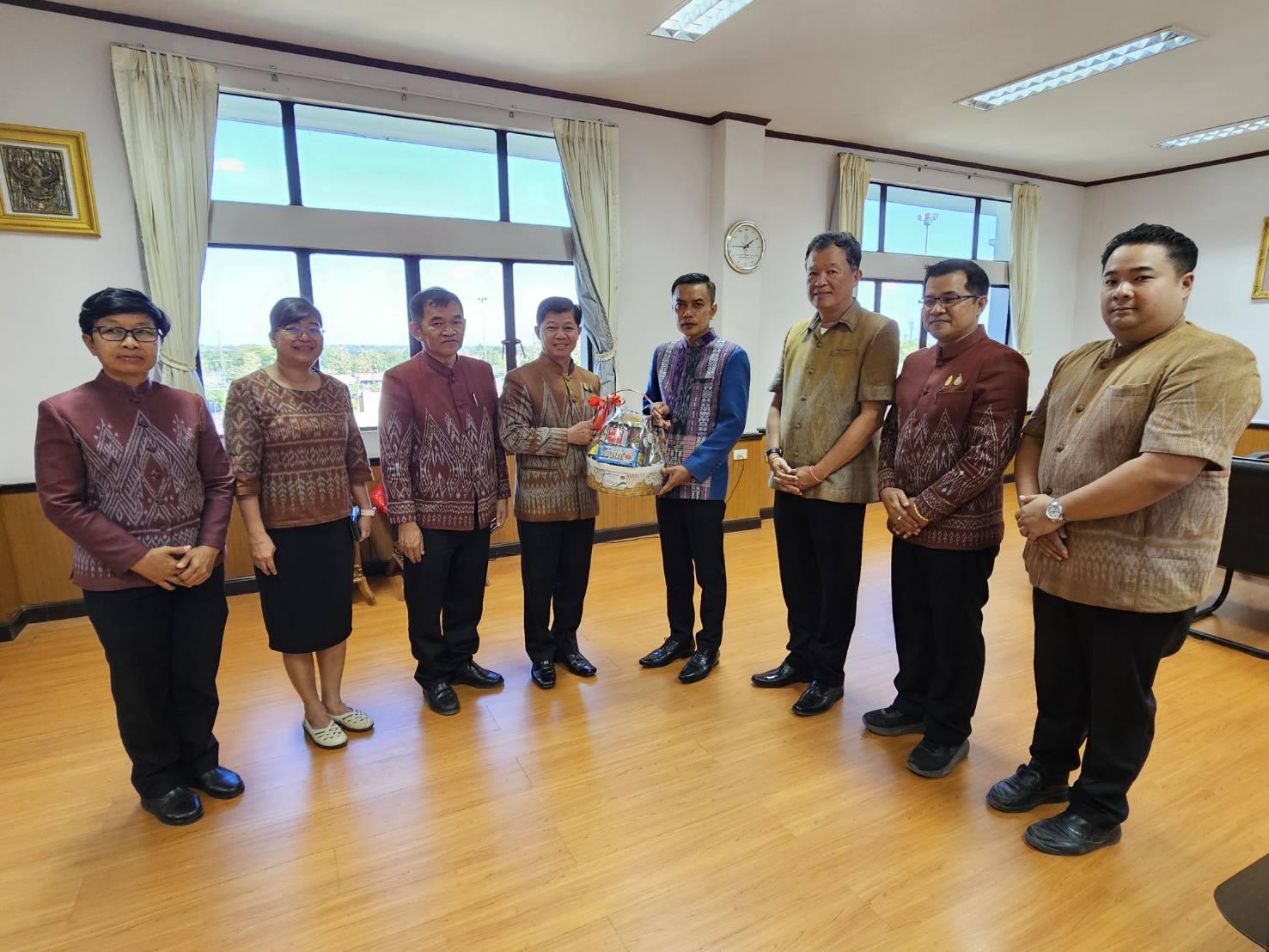 พช.หนองคาย เข้าสวัสดีปีใหม่ พร้อมทั้งขอพรปีใหม่ จากผู้ว่าฯ รองผู้ว่าฯ จ.หนองคาย เนื่องในโอกาสการก้าวย่างเข้าสู่ปีใหม่ 2567