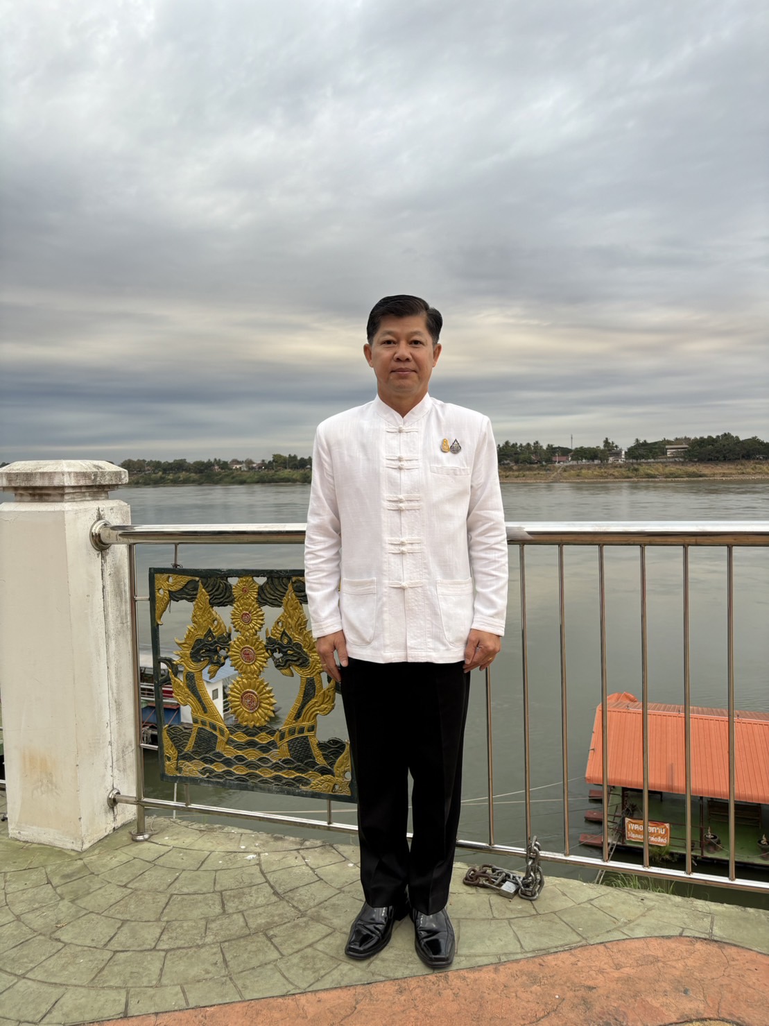 พช. หนองคาย ร่วมกิจกรรม “นุ่งผ้าไทย ใส่บาตรริมโขง”