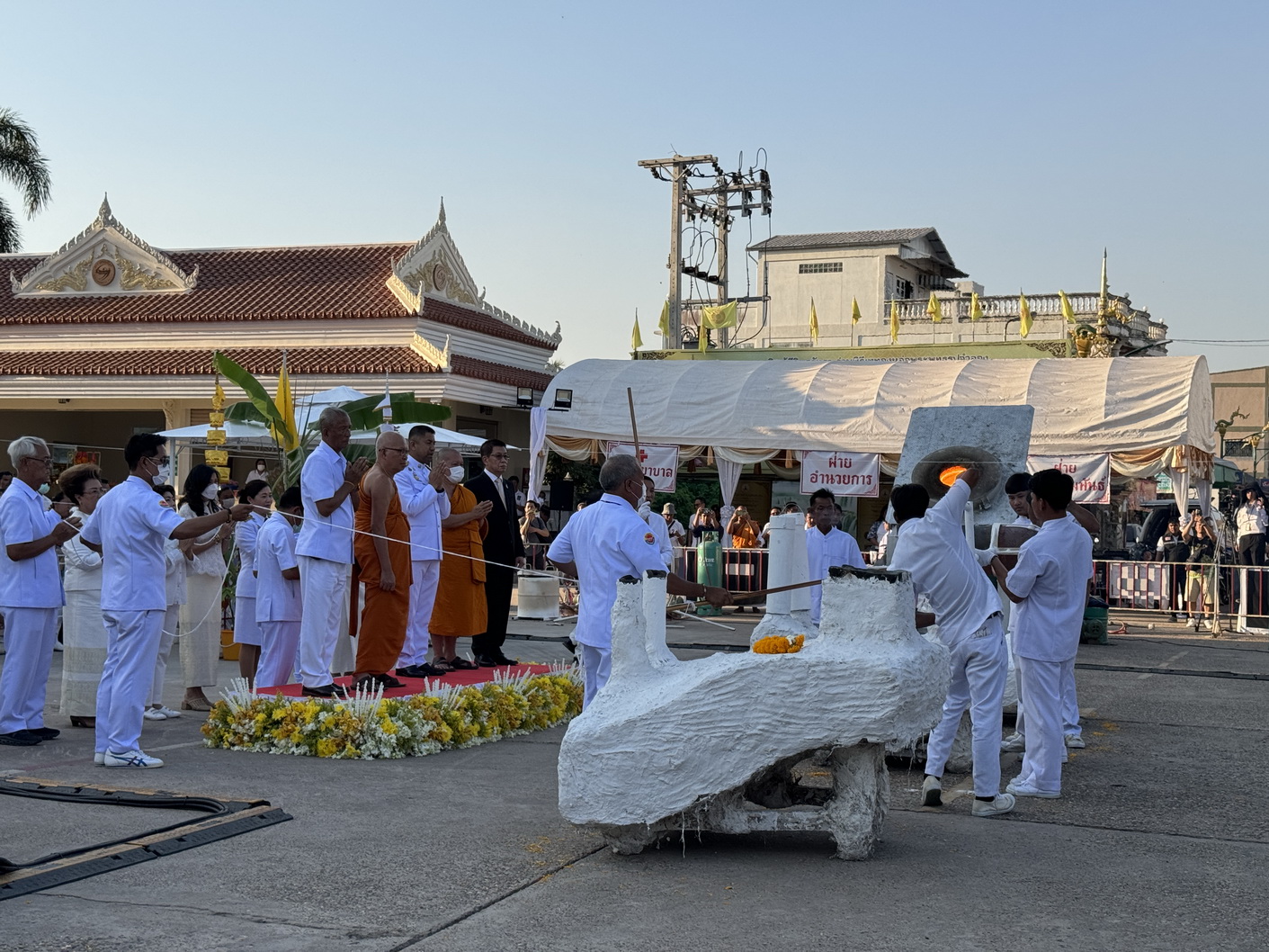 พช.หนองคาย ร่วมพิธีเททองหล่อพระพุทธรูปจำลอง “หลวงพ่อพระใส” วัดโพธิ์ชัย พระอารามหลวง