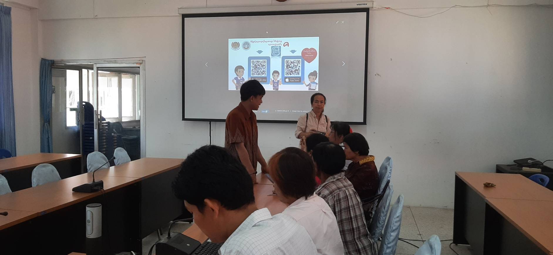 พช.หนองคาย จัดประชุมชี้แจงผู้ประกอบการ OTOP ลงทะเบียนสินค้า จำหน่ายสินค้าใน Click ชุมชน